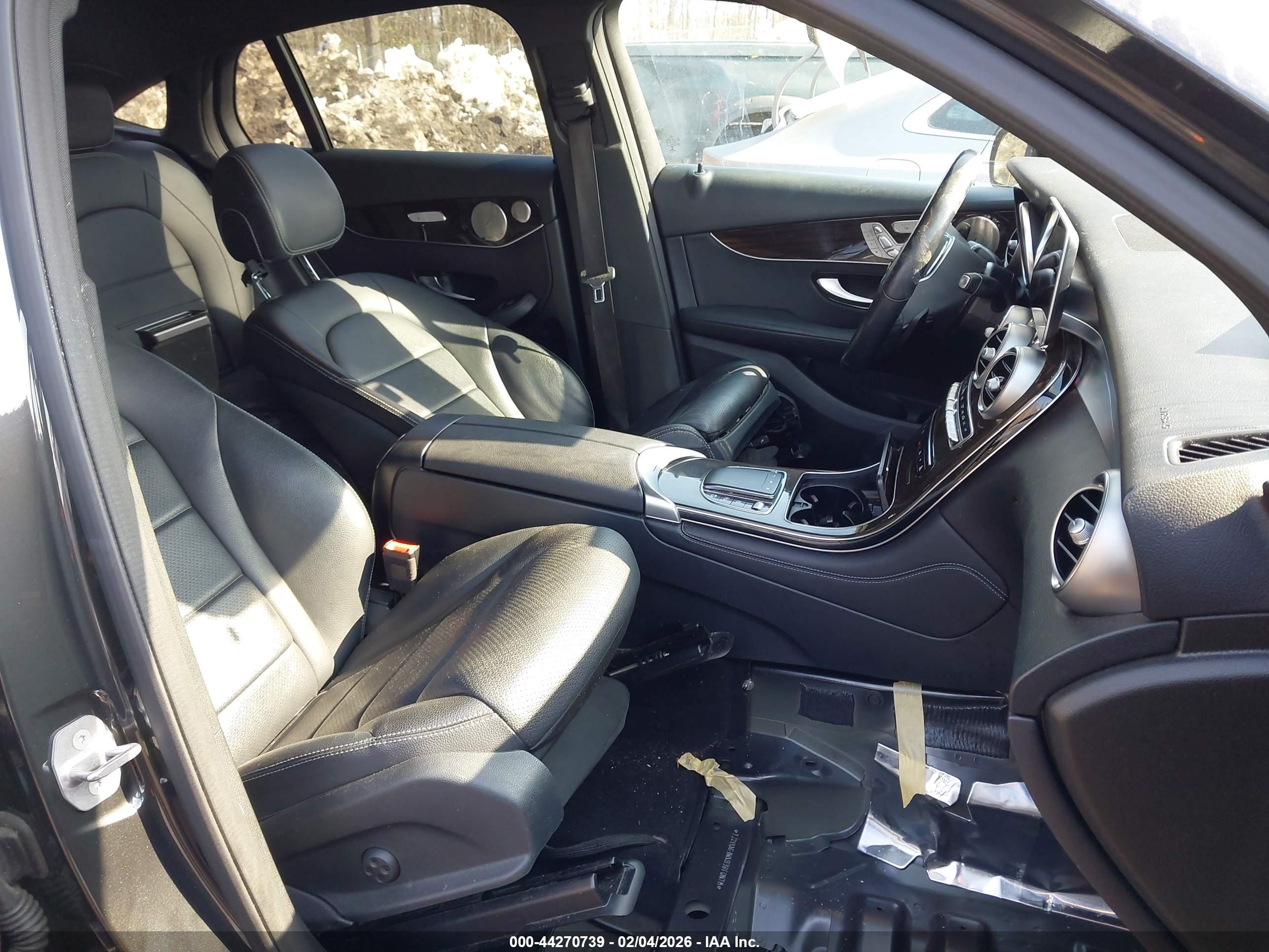 MERCEDES-BENZ GLC image 5