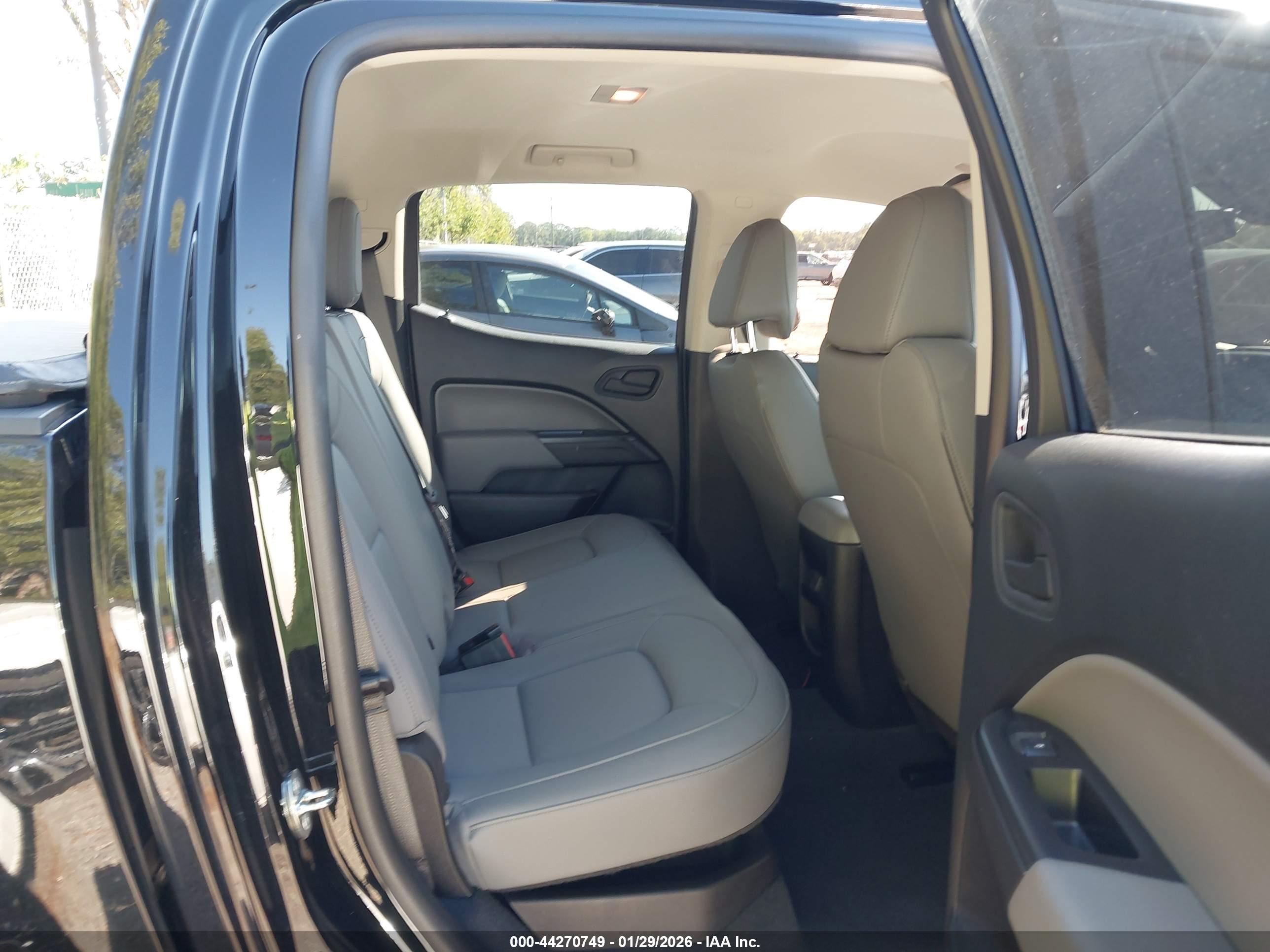 CHEVROLET COLORADO image 8