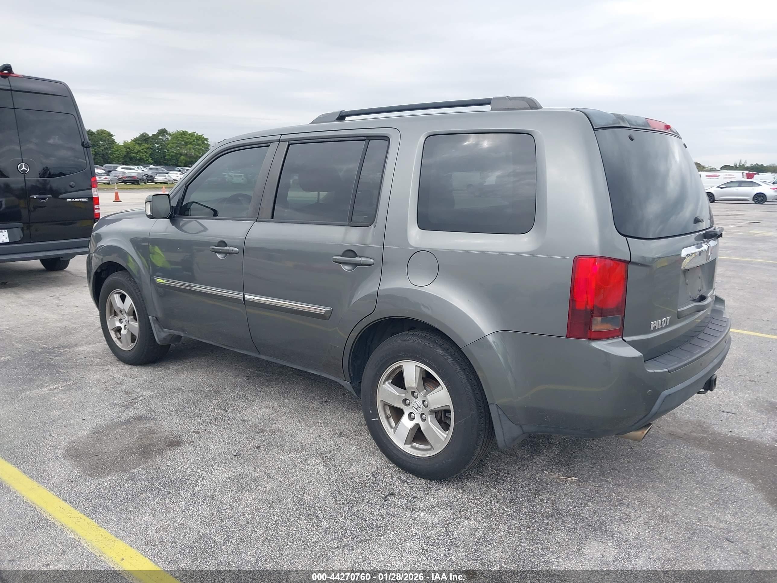HONDA PILOT image 3