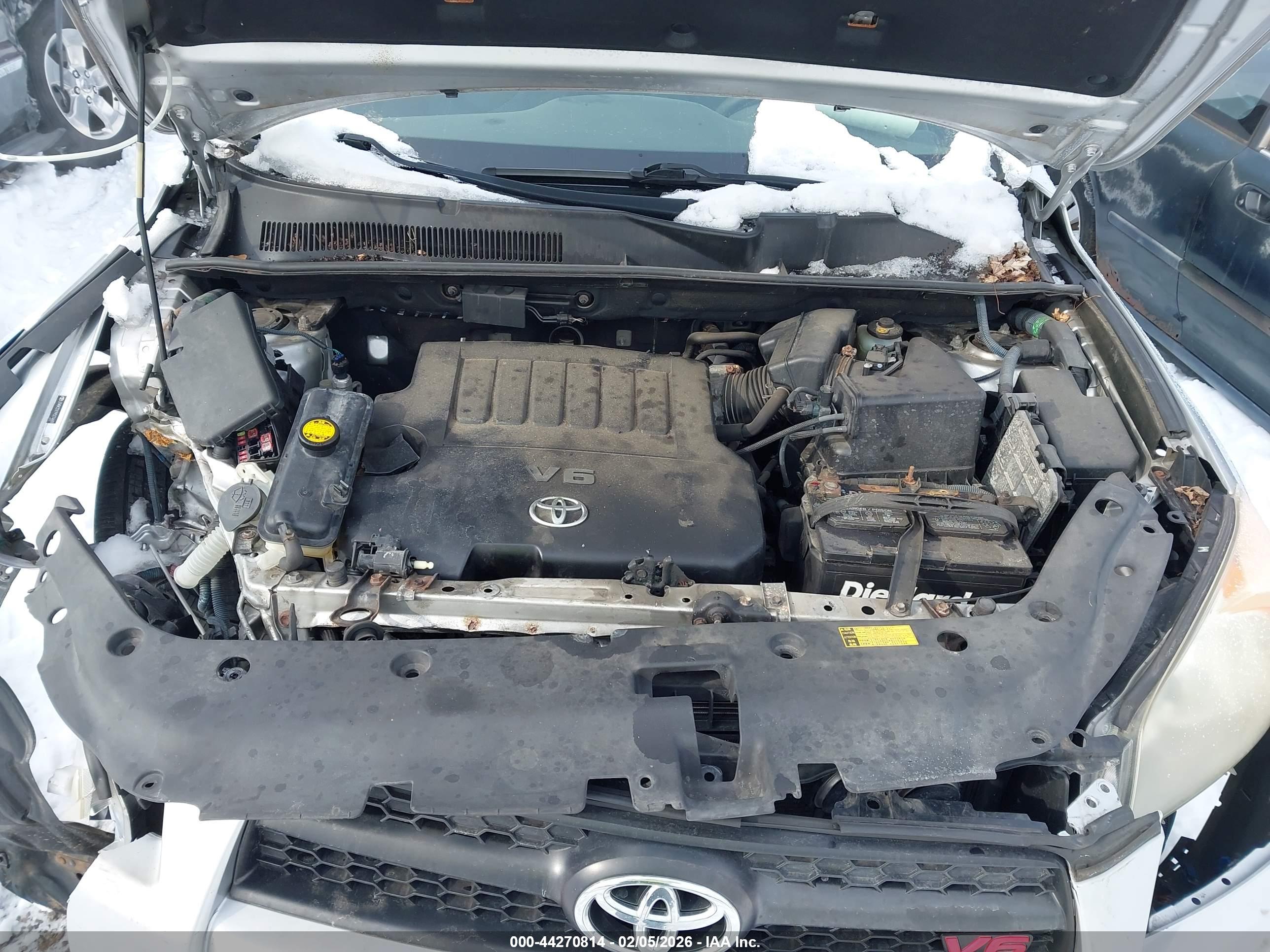 TOYOTA RAV4 image 10