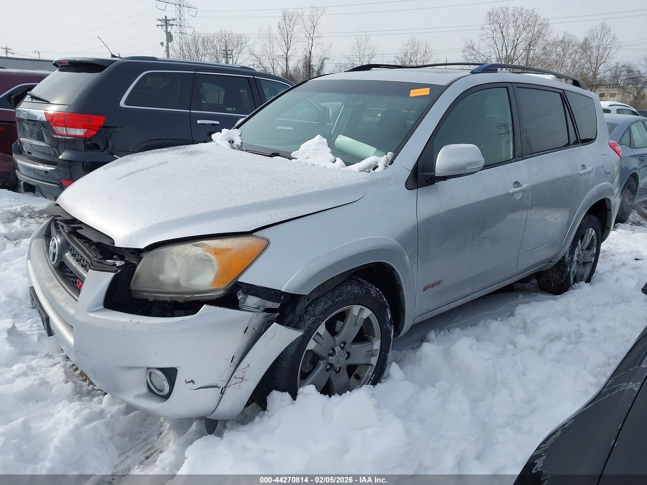 TOYOTA RAV4 image 2