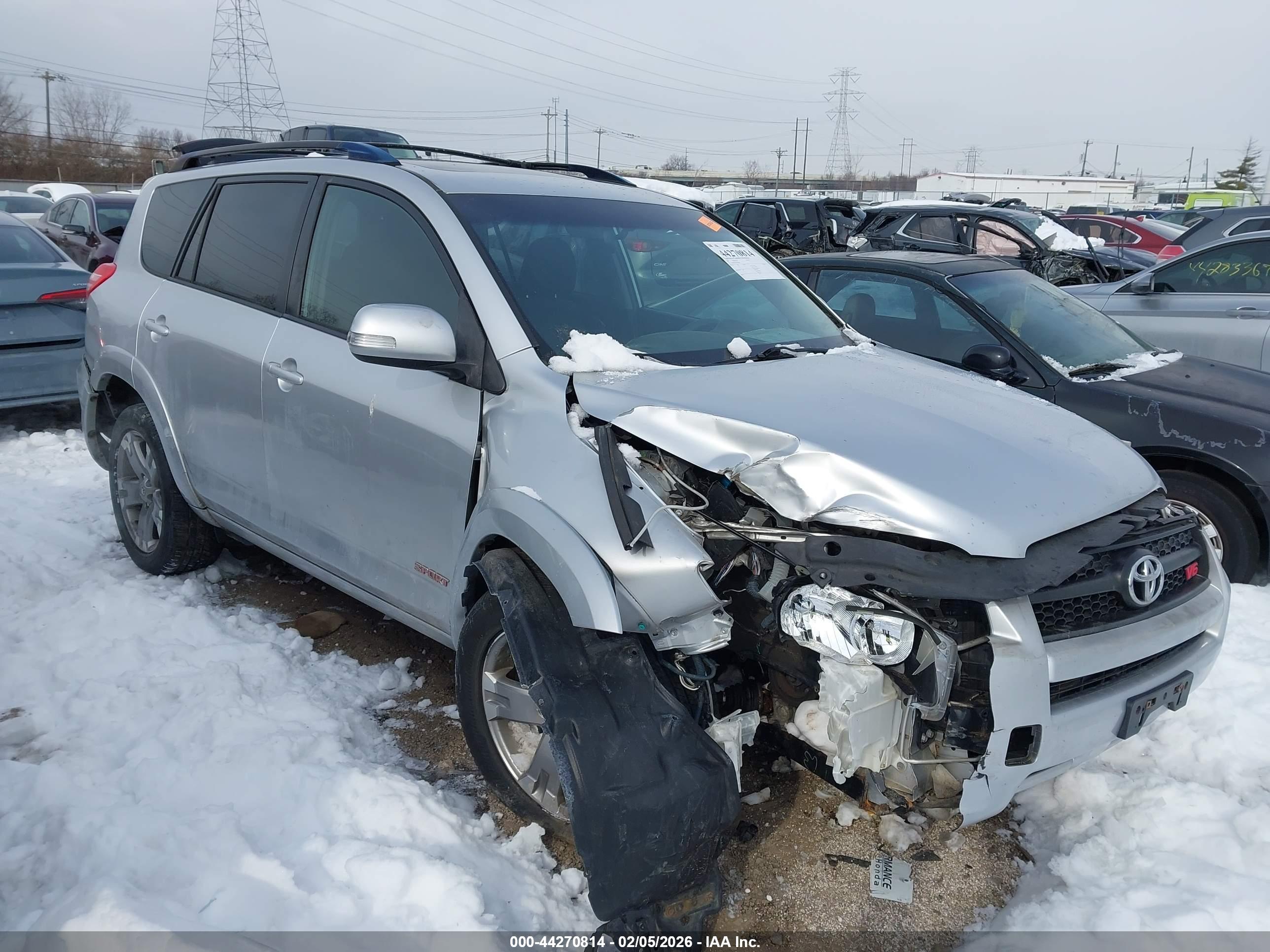 TOYOTA RAV4 image 6