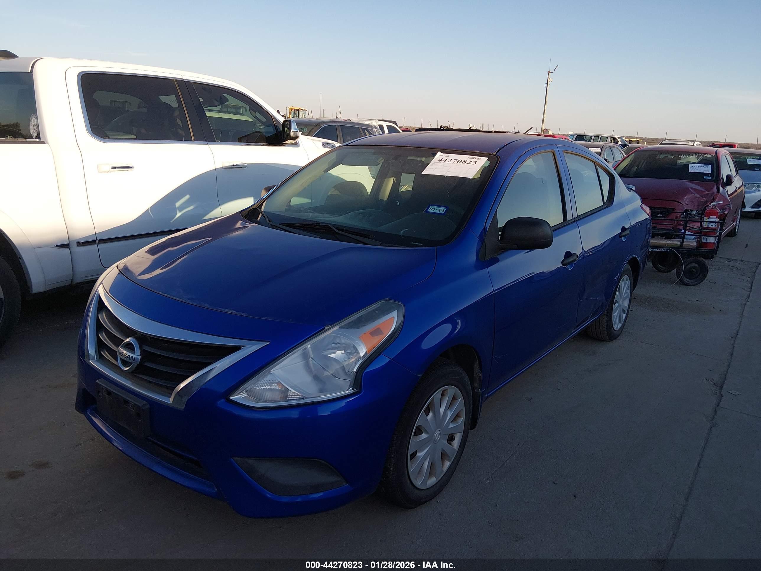 NISSAN VERSA image 2
