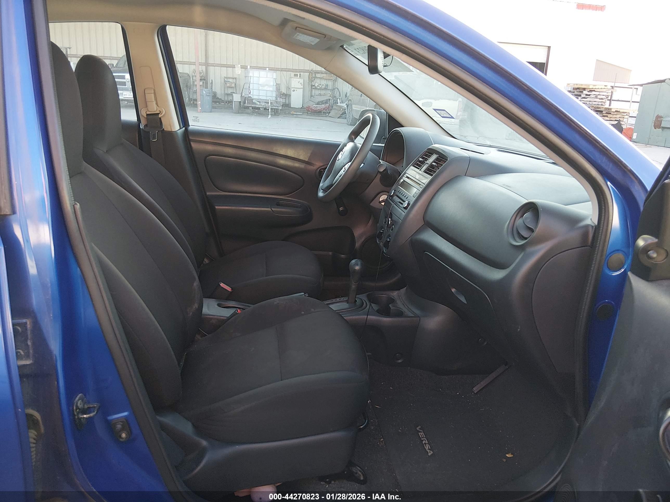 NISSAN VERSA image 5