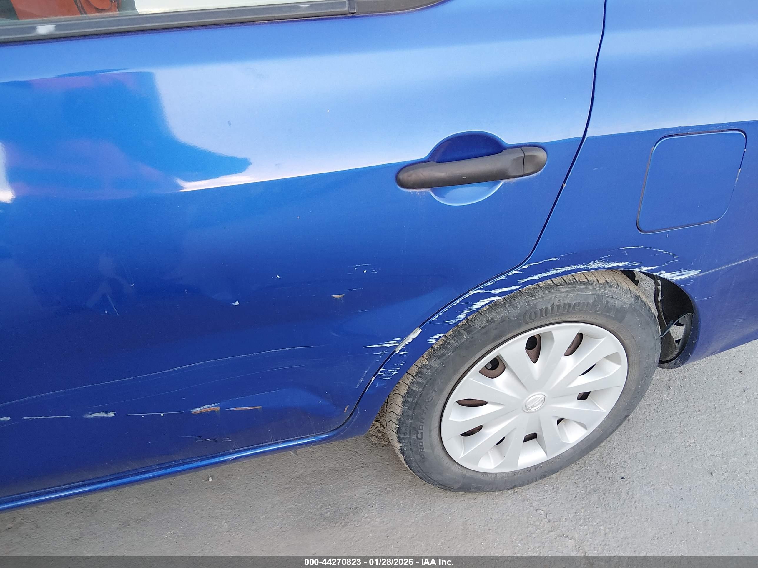 NISSAN VERSA image 6