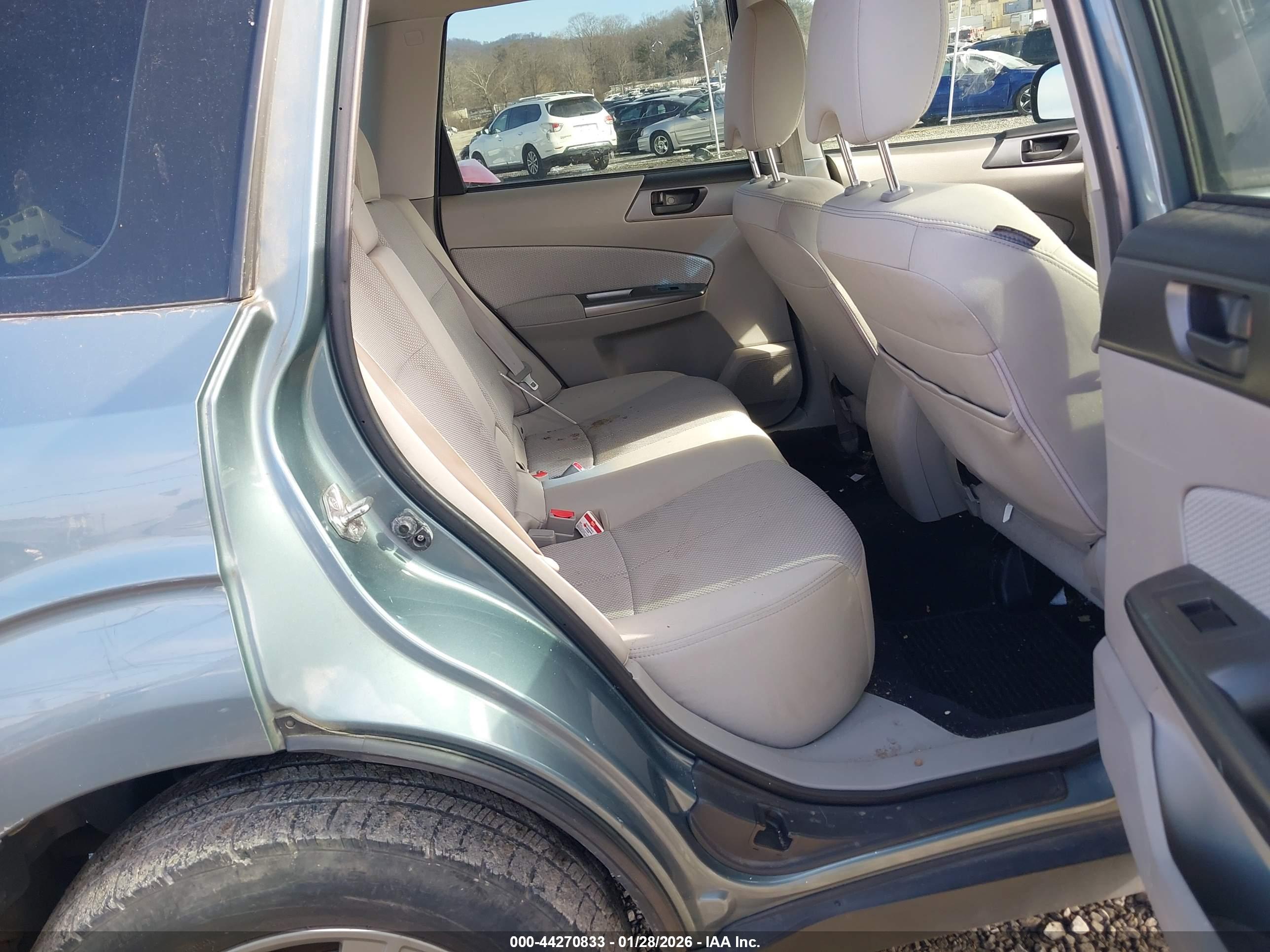 SUBARU FORESTER image 8