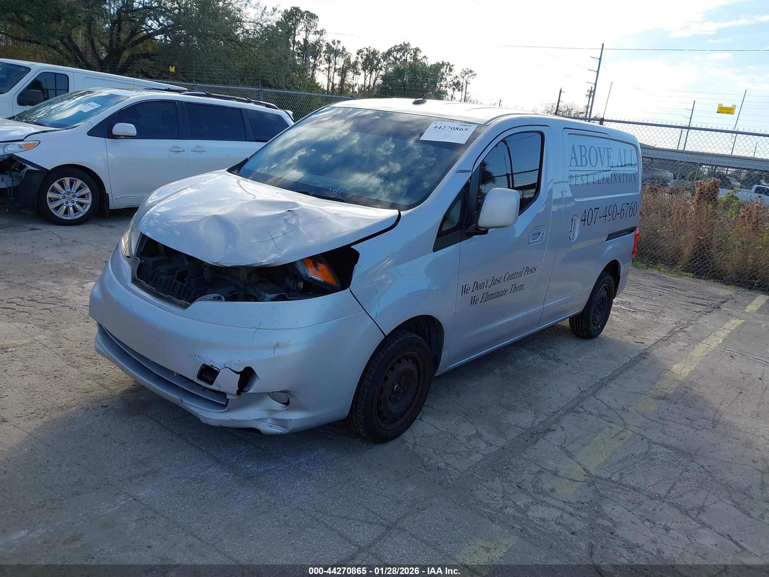 NISSAN NV200 image 2