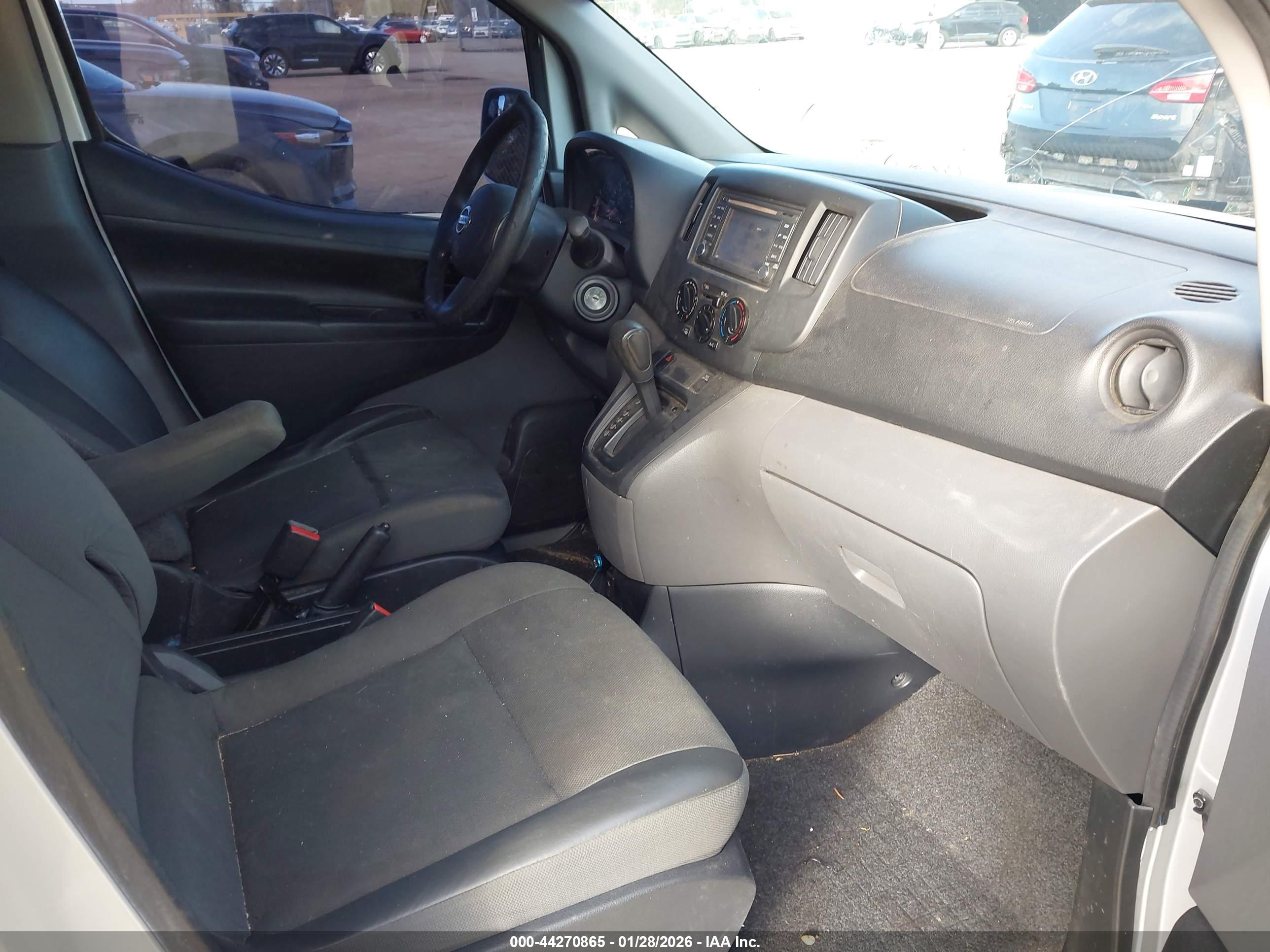 NISSAN NV200 image 5