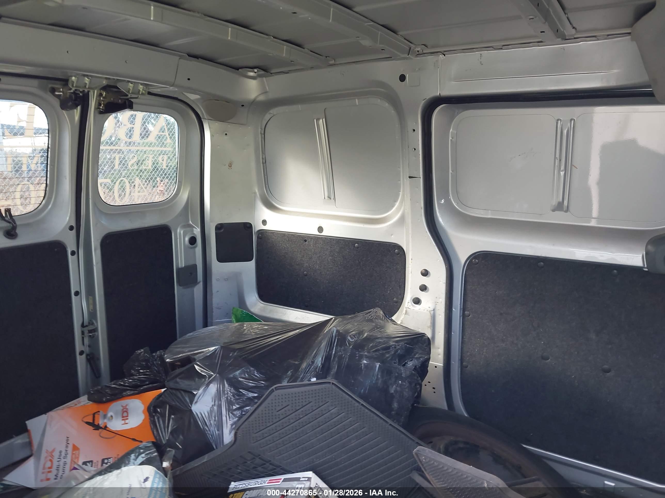 NISSAN NV200 image 8