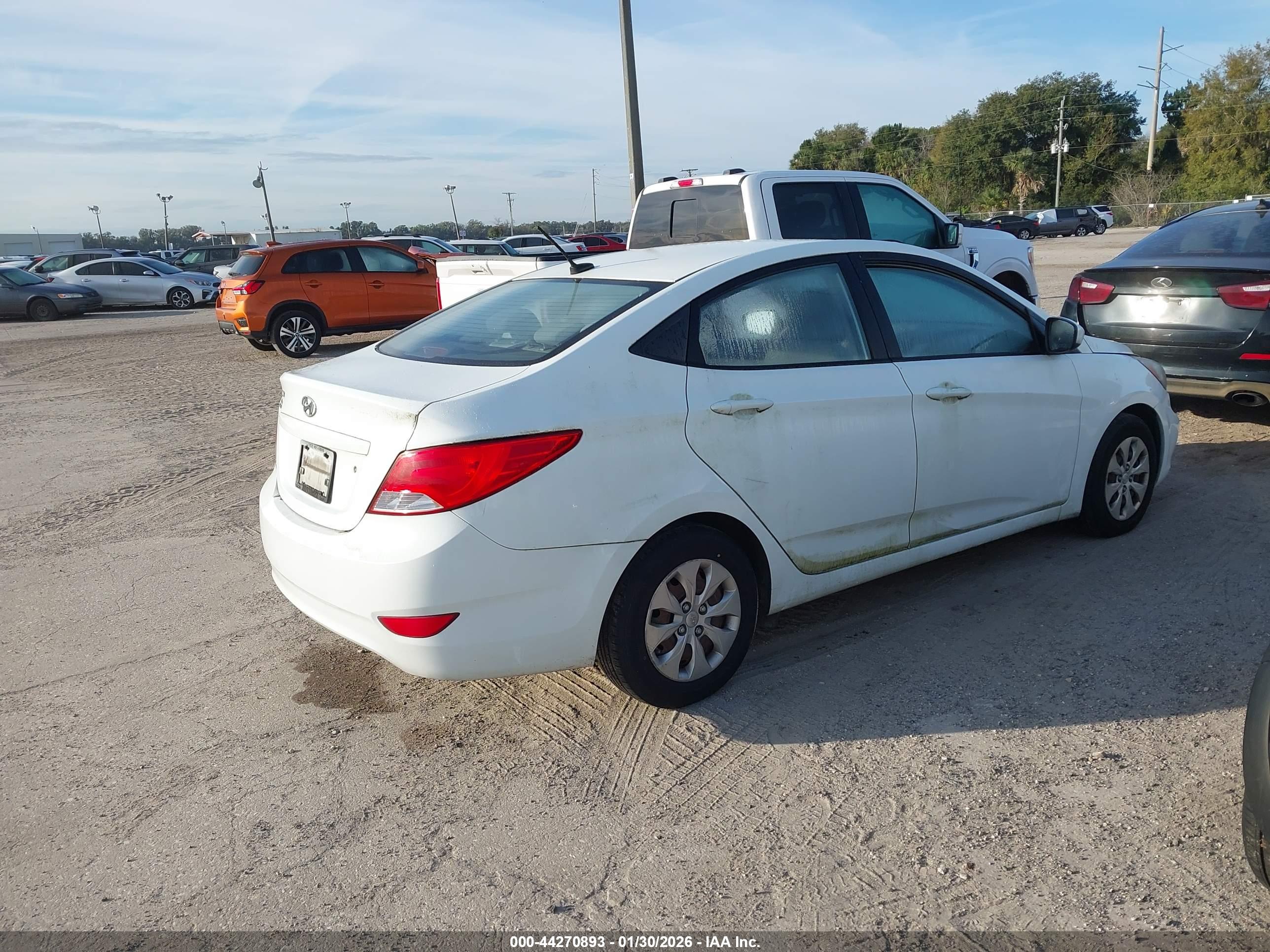 HYUNDAI ACCENT image 4