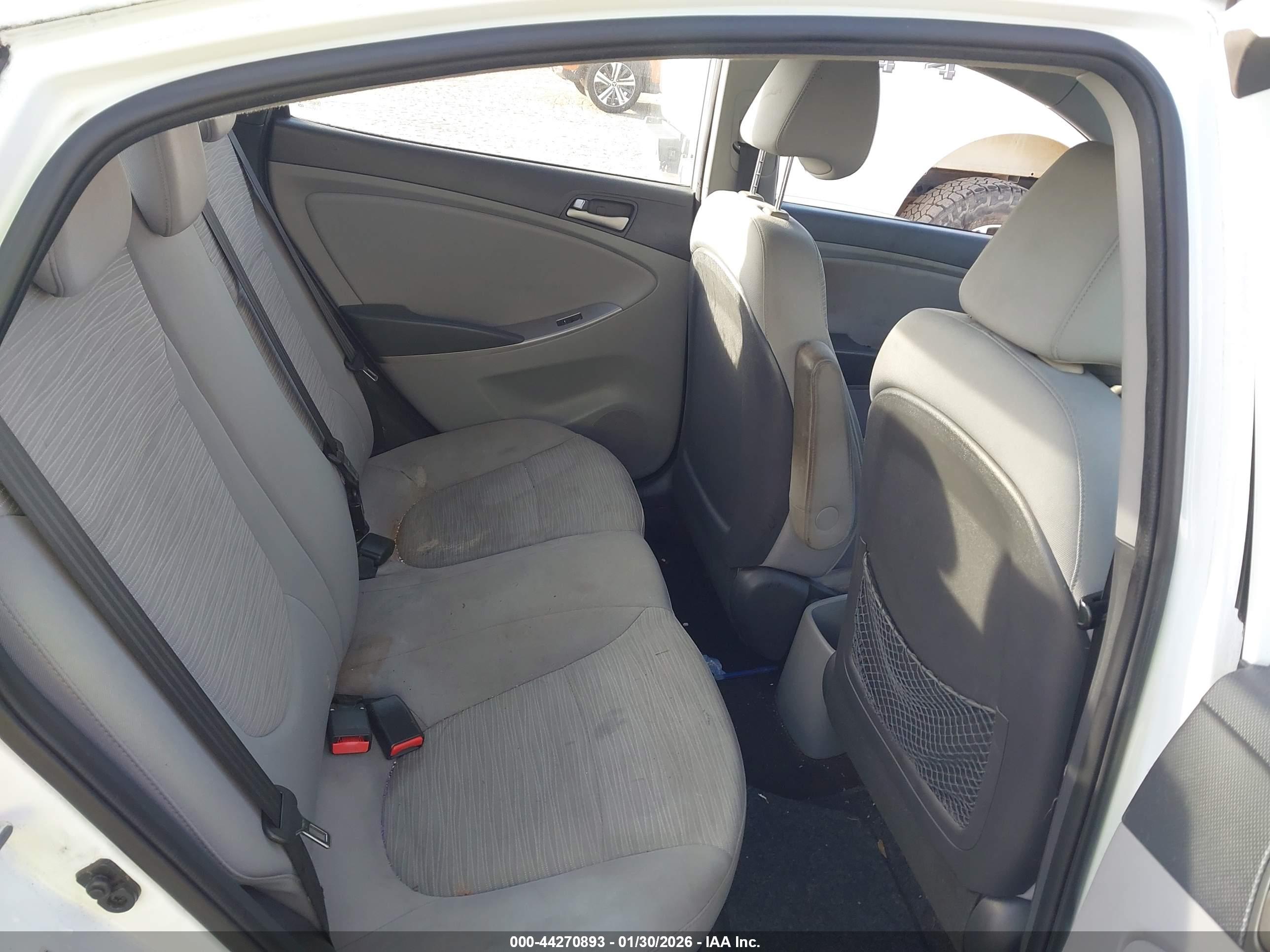 HYUNDAI ACCENT image 8