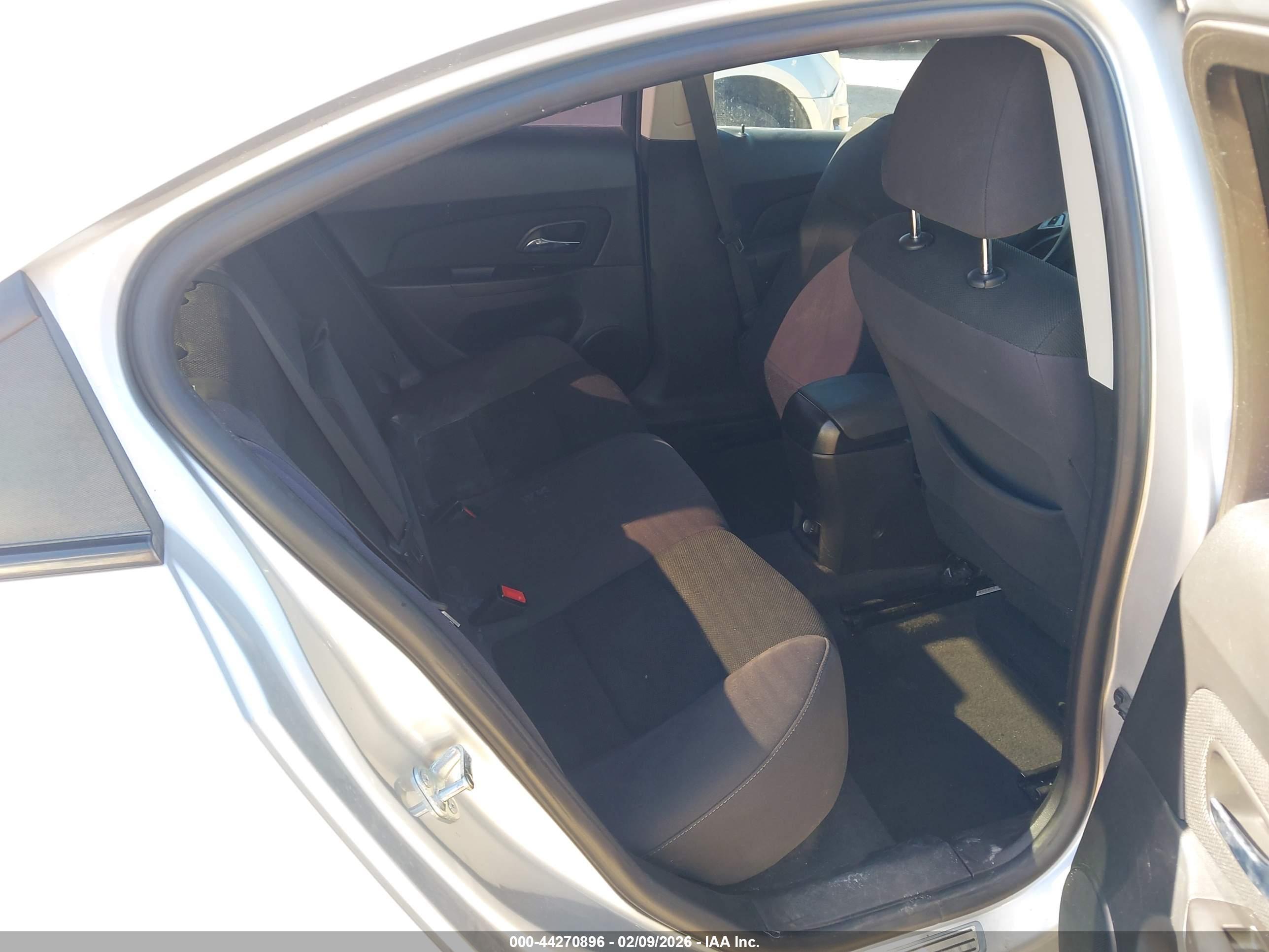 CHEVROLET CRUZE image 8