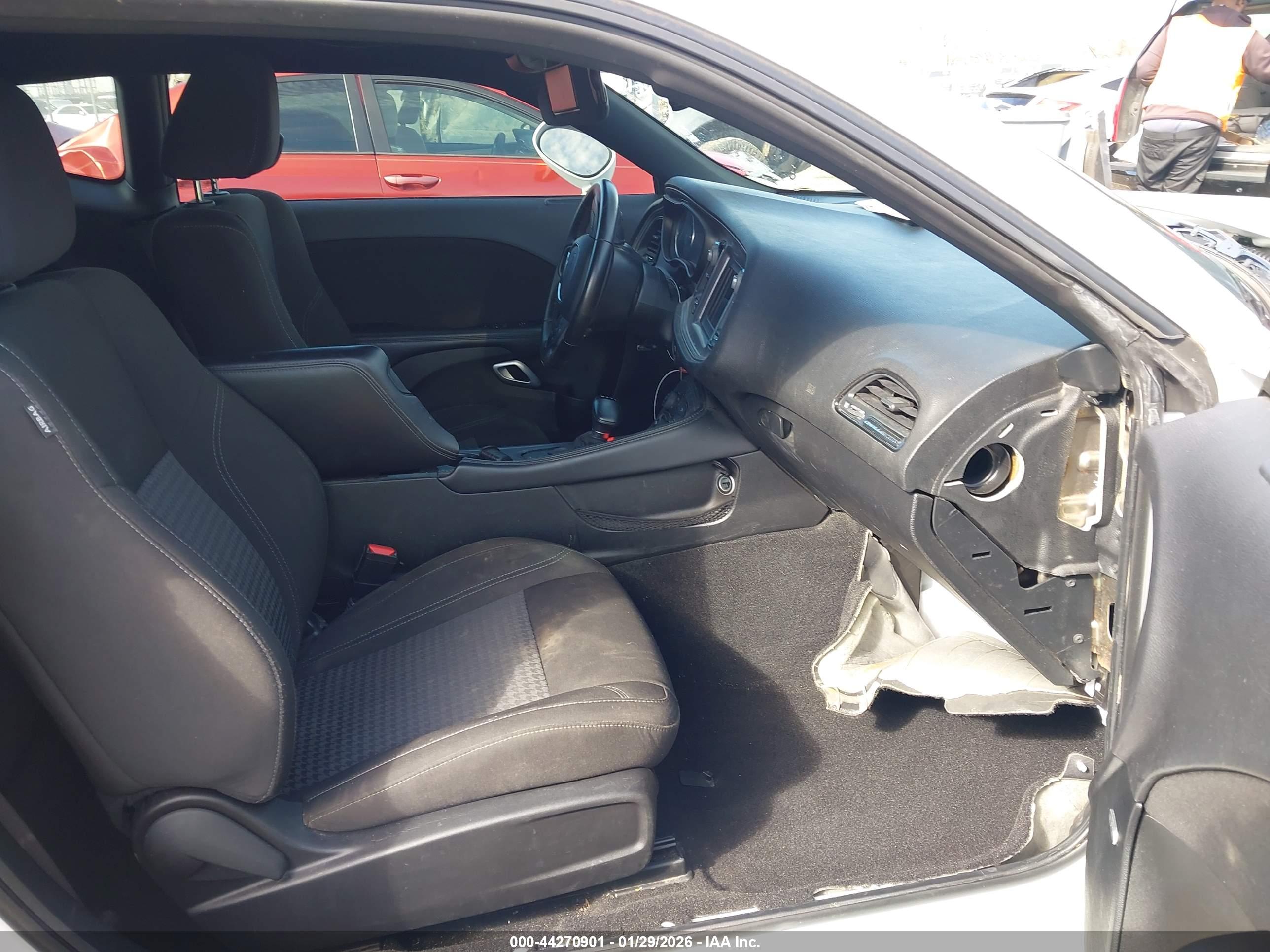 DODGE CHALLENGER image 5