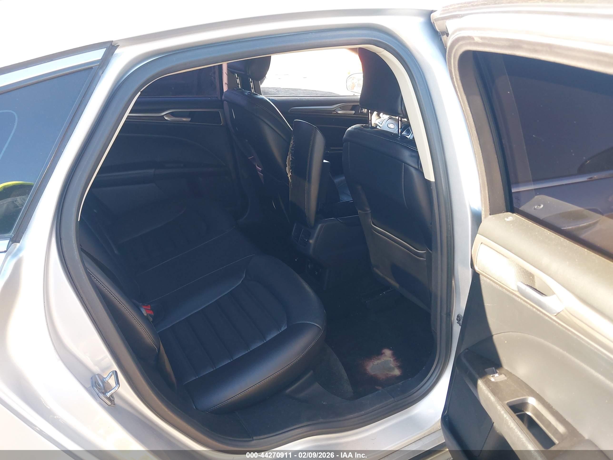 FORD FUSION image 8