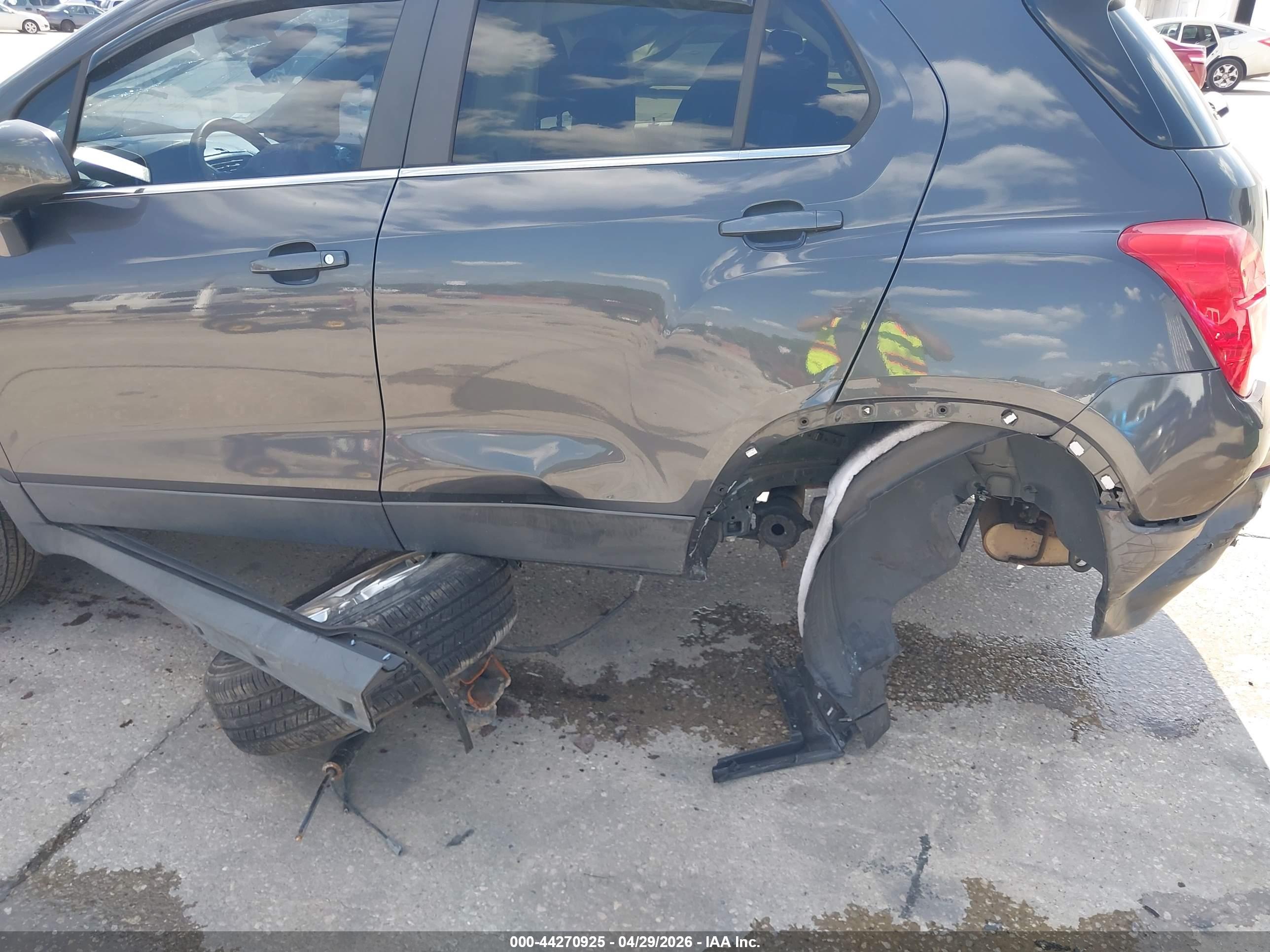 CHEVROLET TRAX image 6