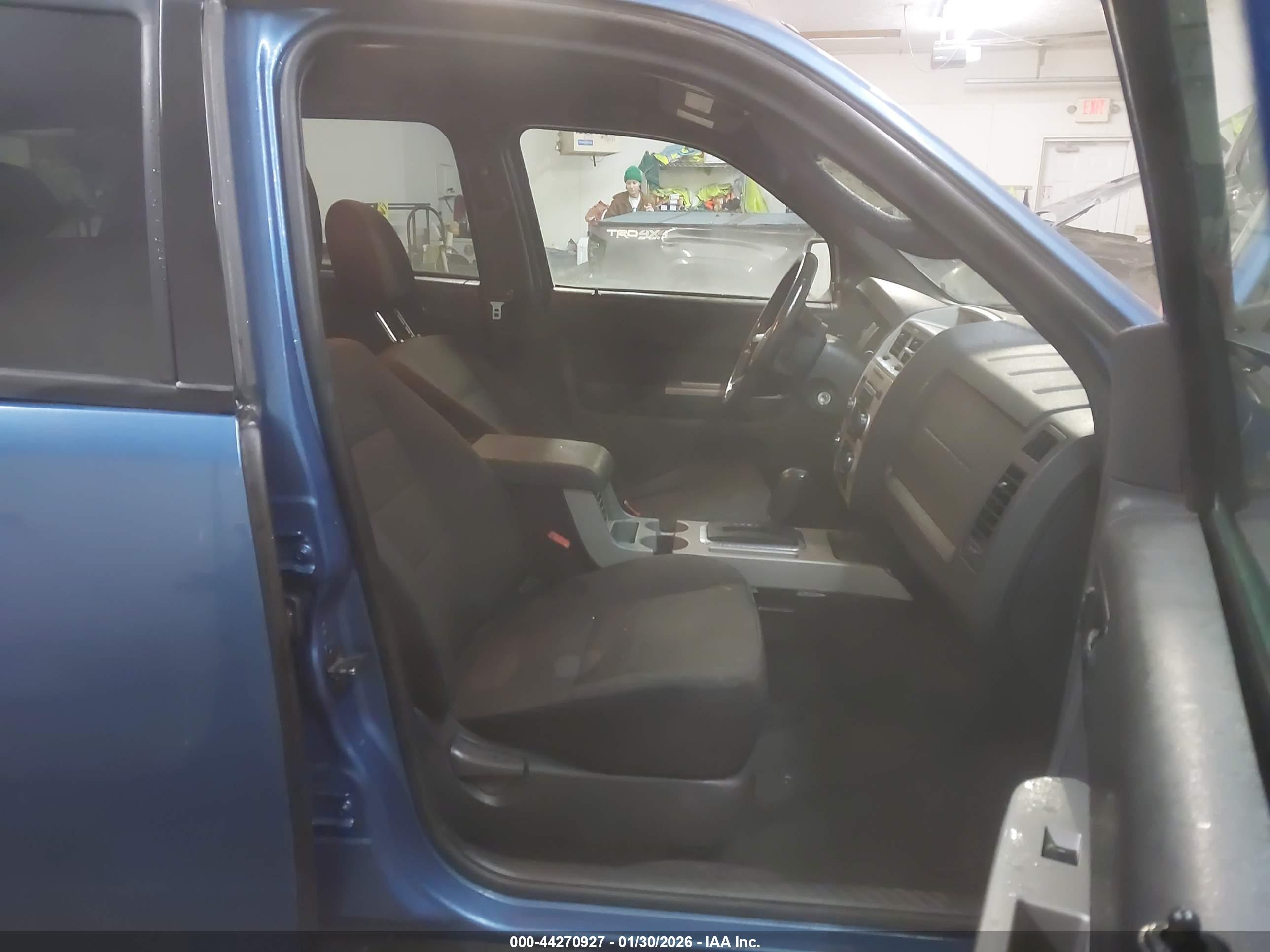FORD ESCAPE image 5