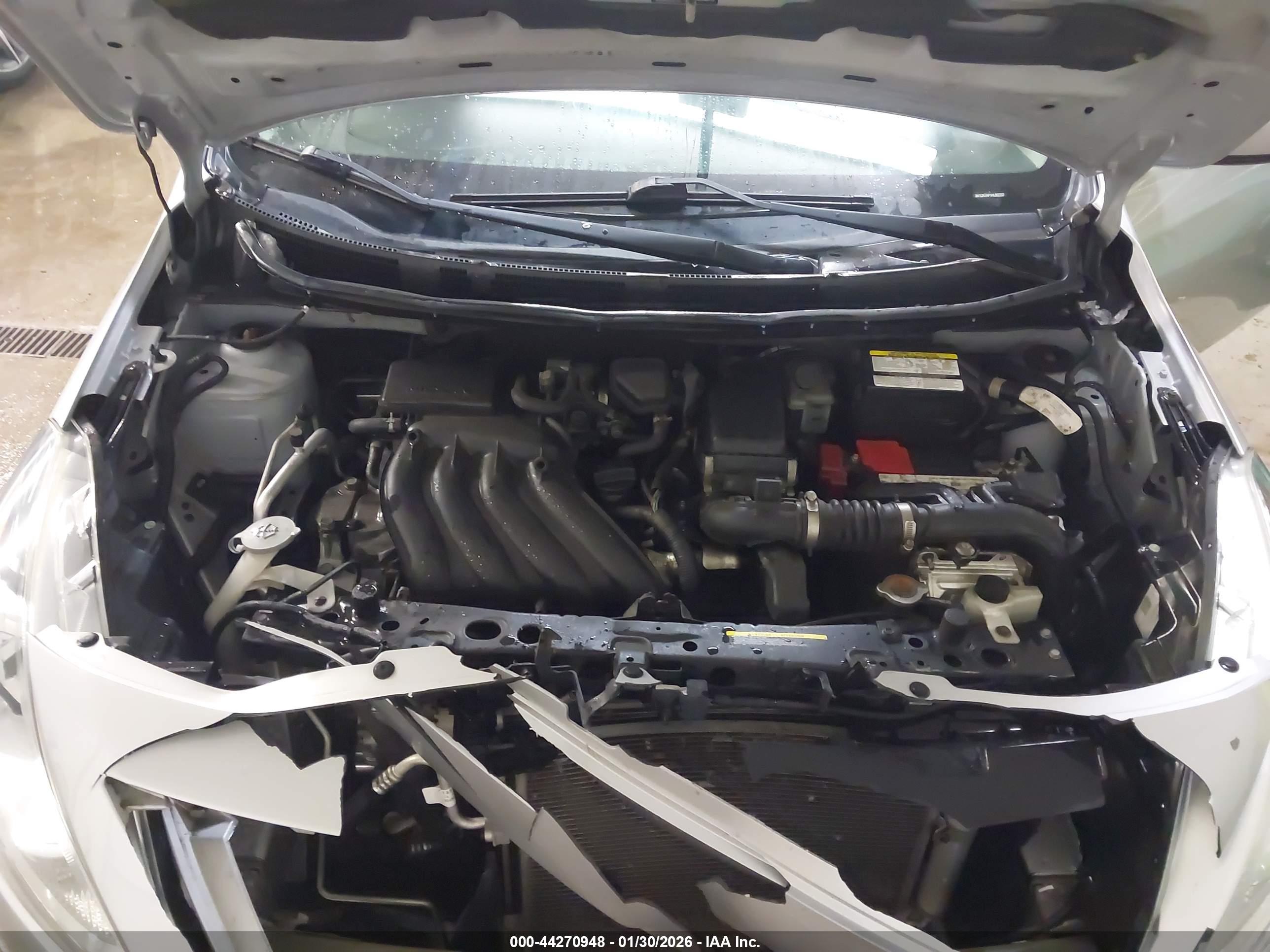 NISSAN VERSA image 10