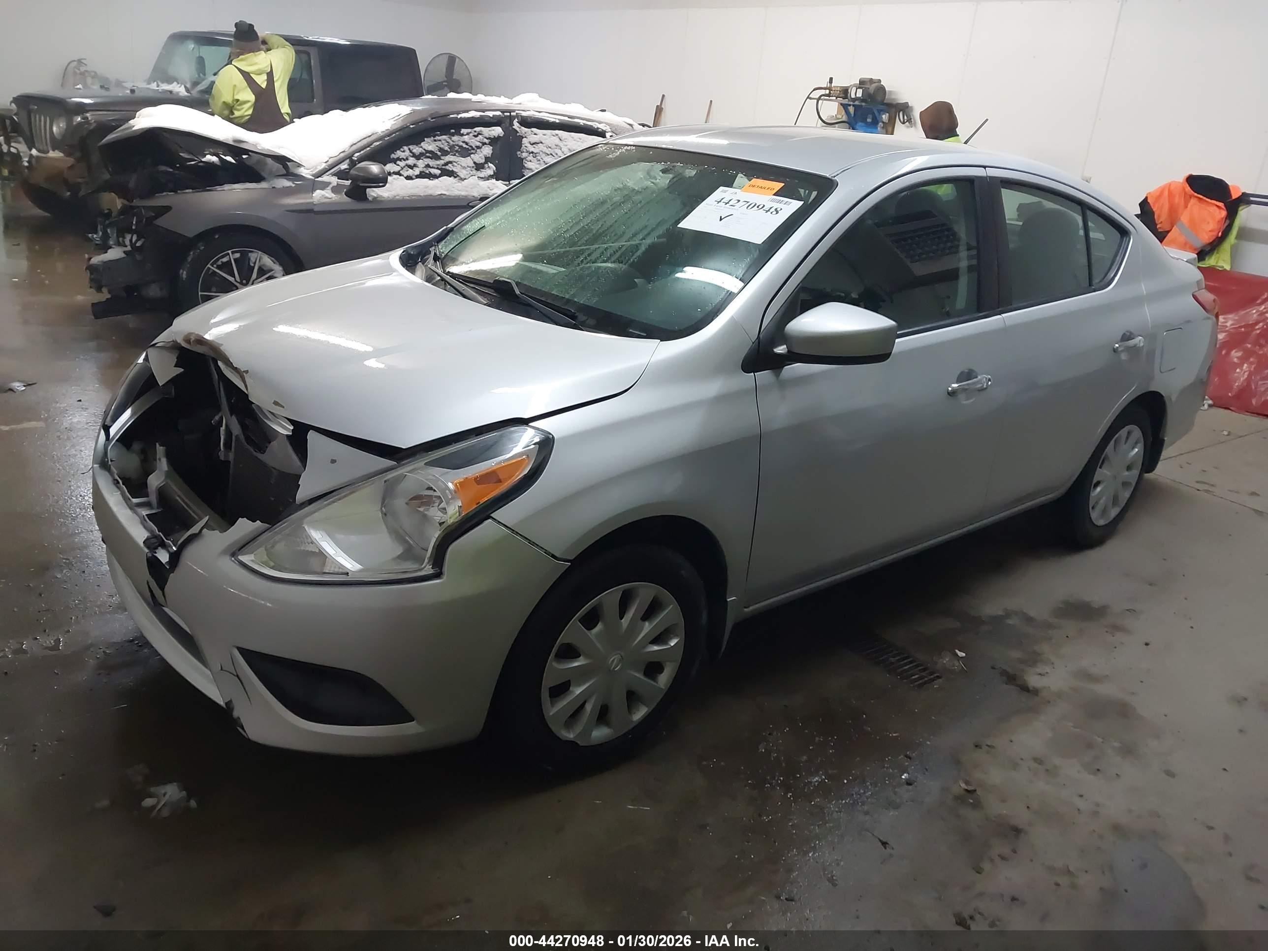 NISSAN VERSA image 2