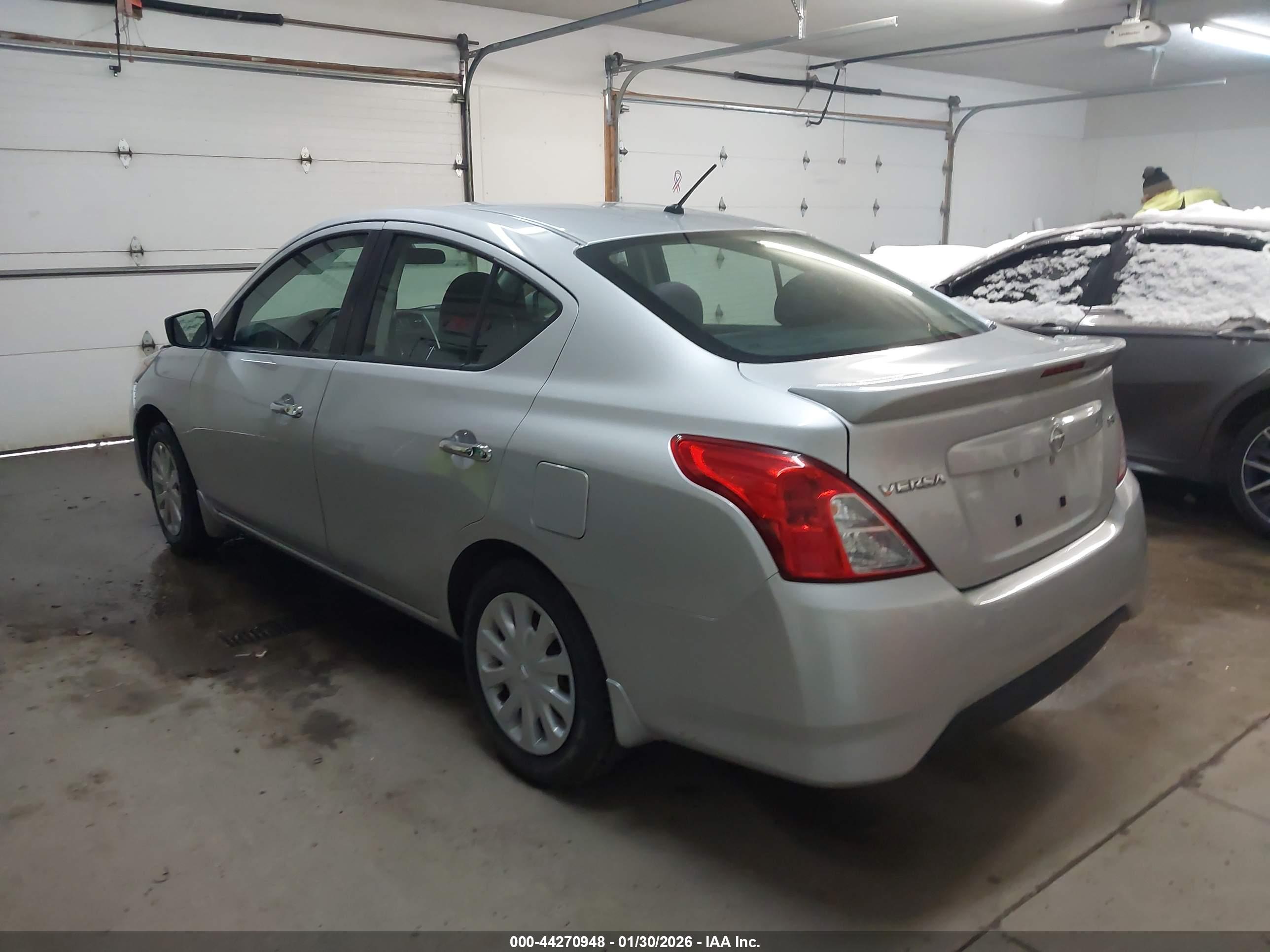 NISSAN VERSA image 3