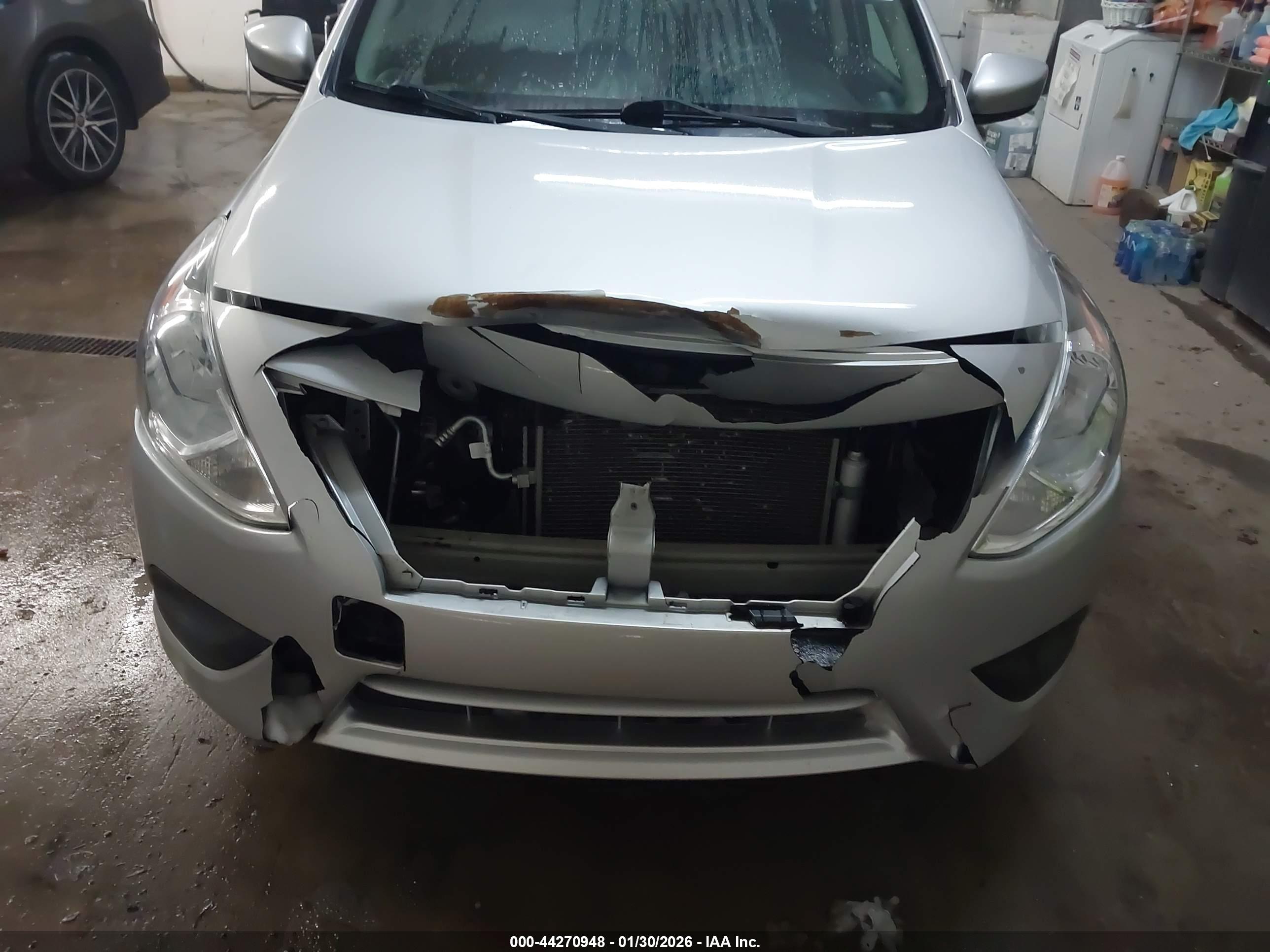 NISSAN VERSA image 6