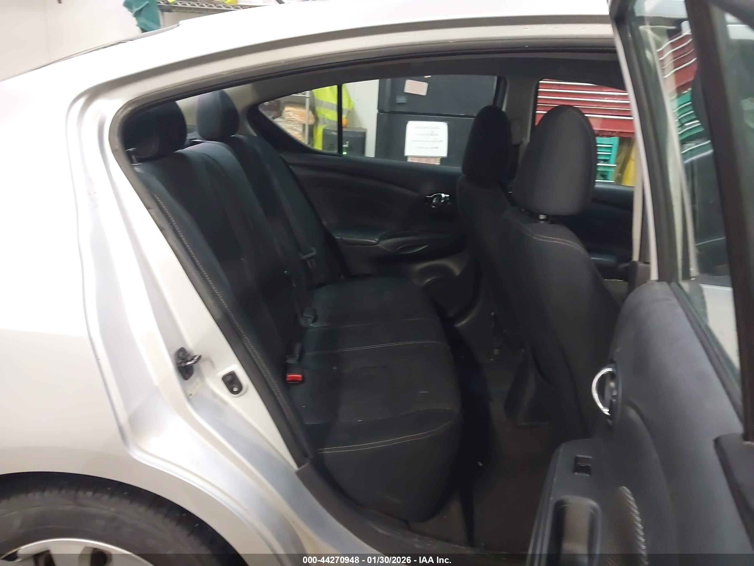 NISSAN VERSA image 8