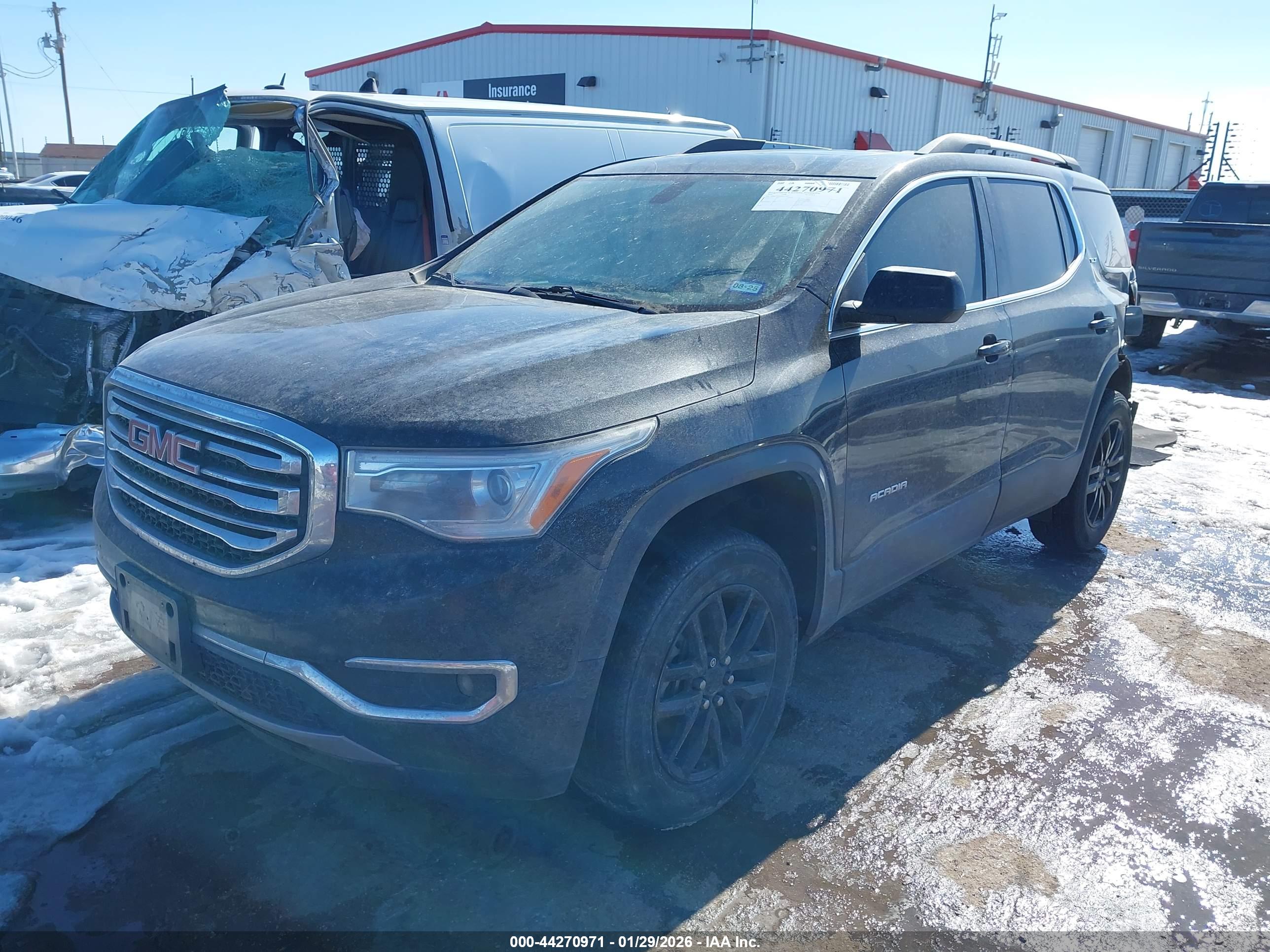 GMC ACADIA image 2
