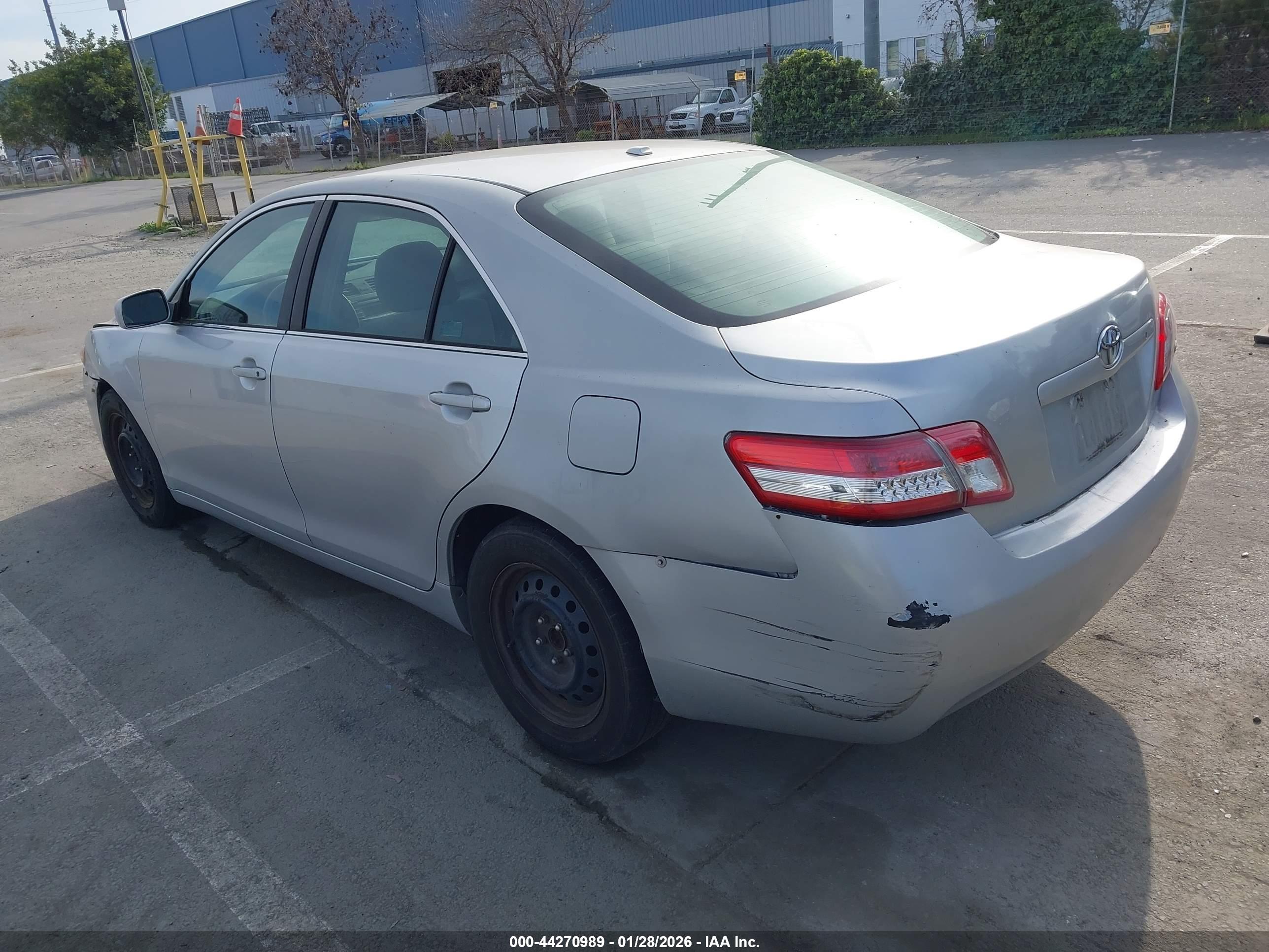 TOYOTA CAMRY image 3