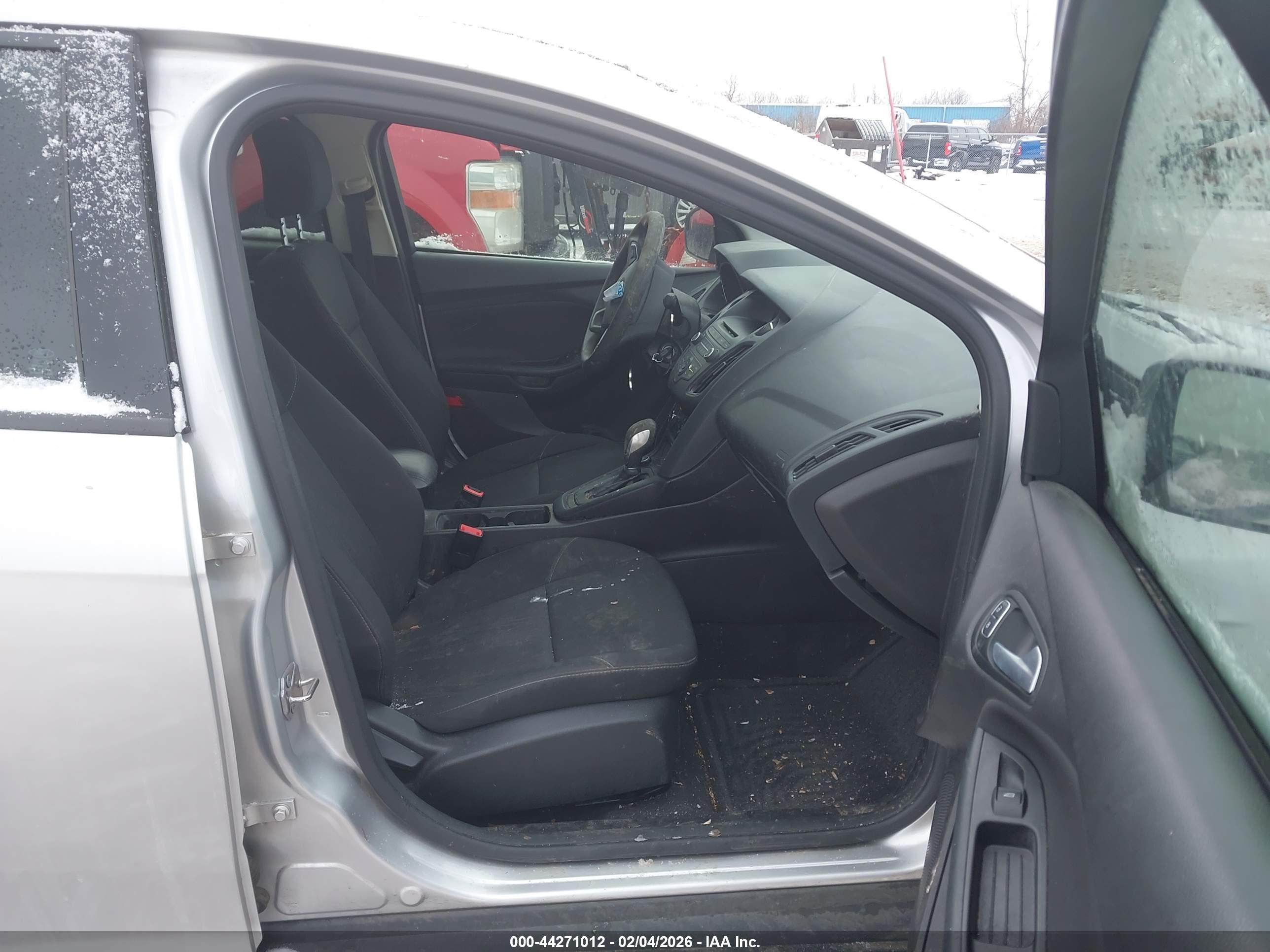 FORD FOCUS image 5