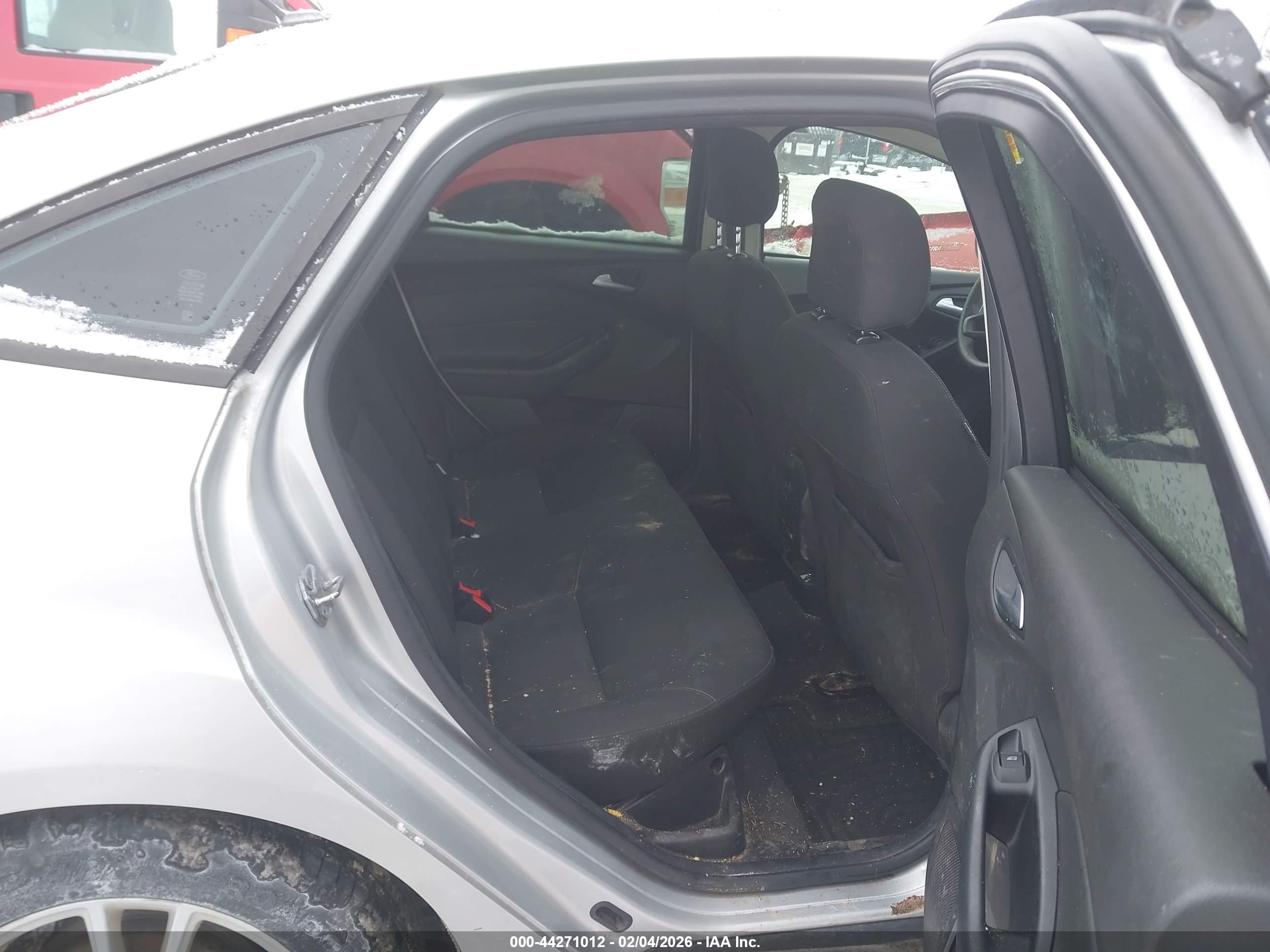 FORD FOCUS image 8