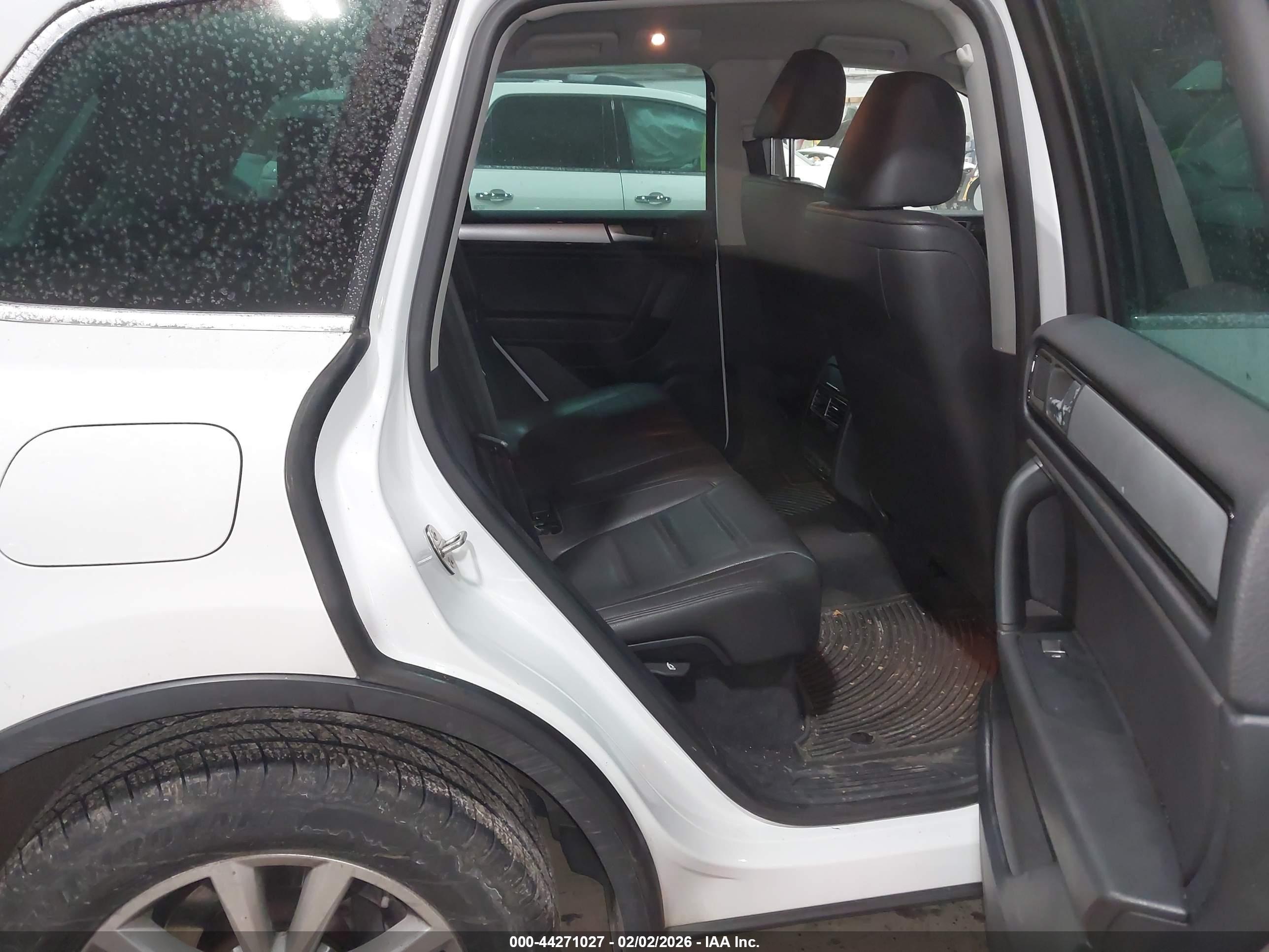 VOLKSWAGEN TOUAREG image 8