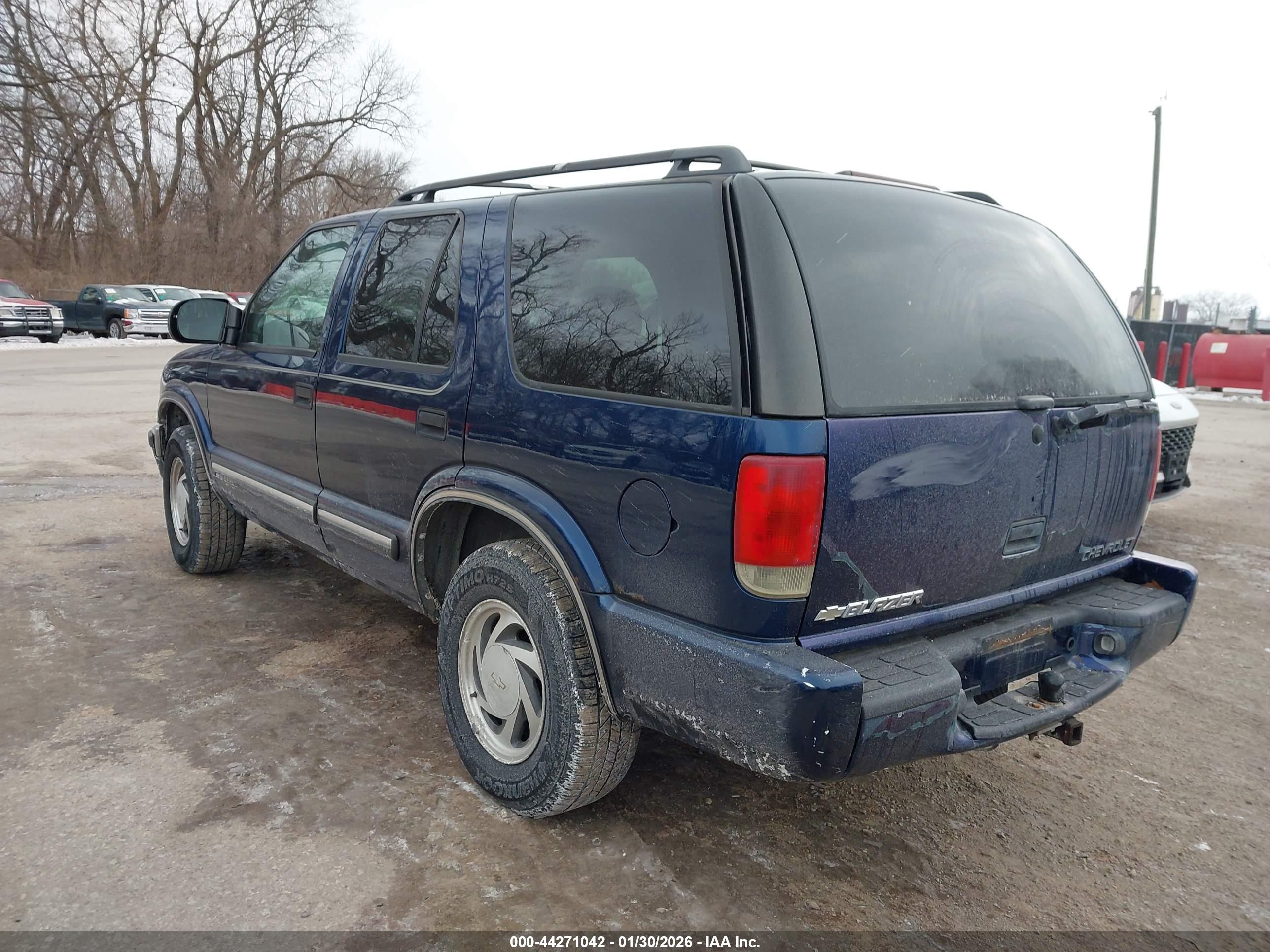 CHEVROLET BLAZER image 3