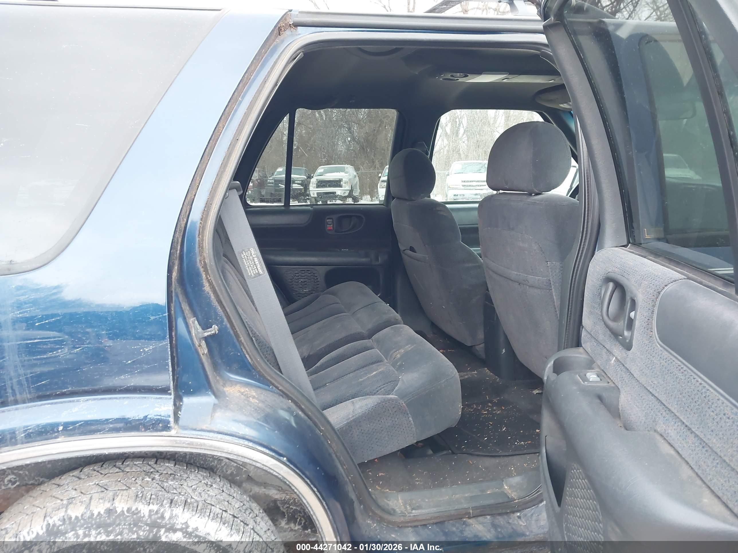 CHEVROLET BLAZER image 8