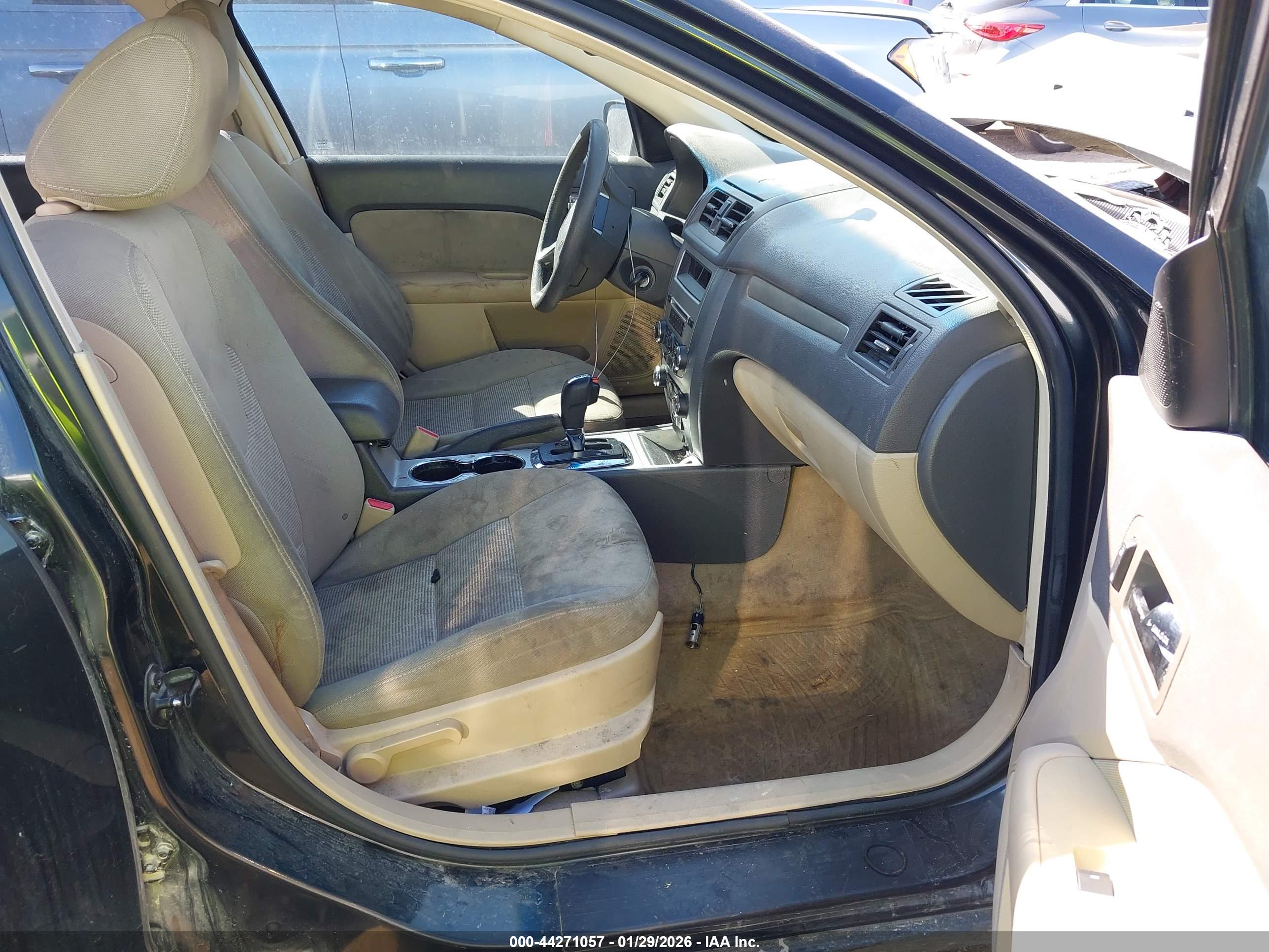 FORD FUSION image 5