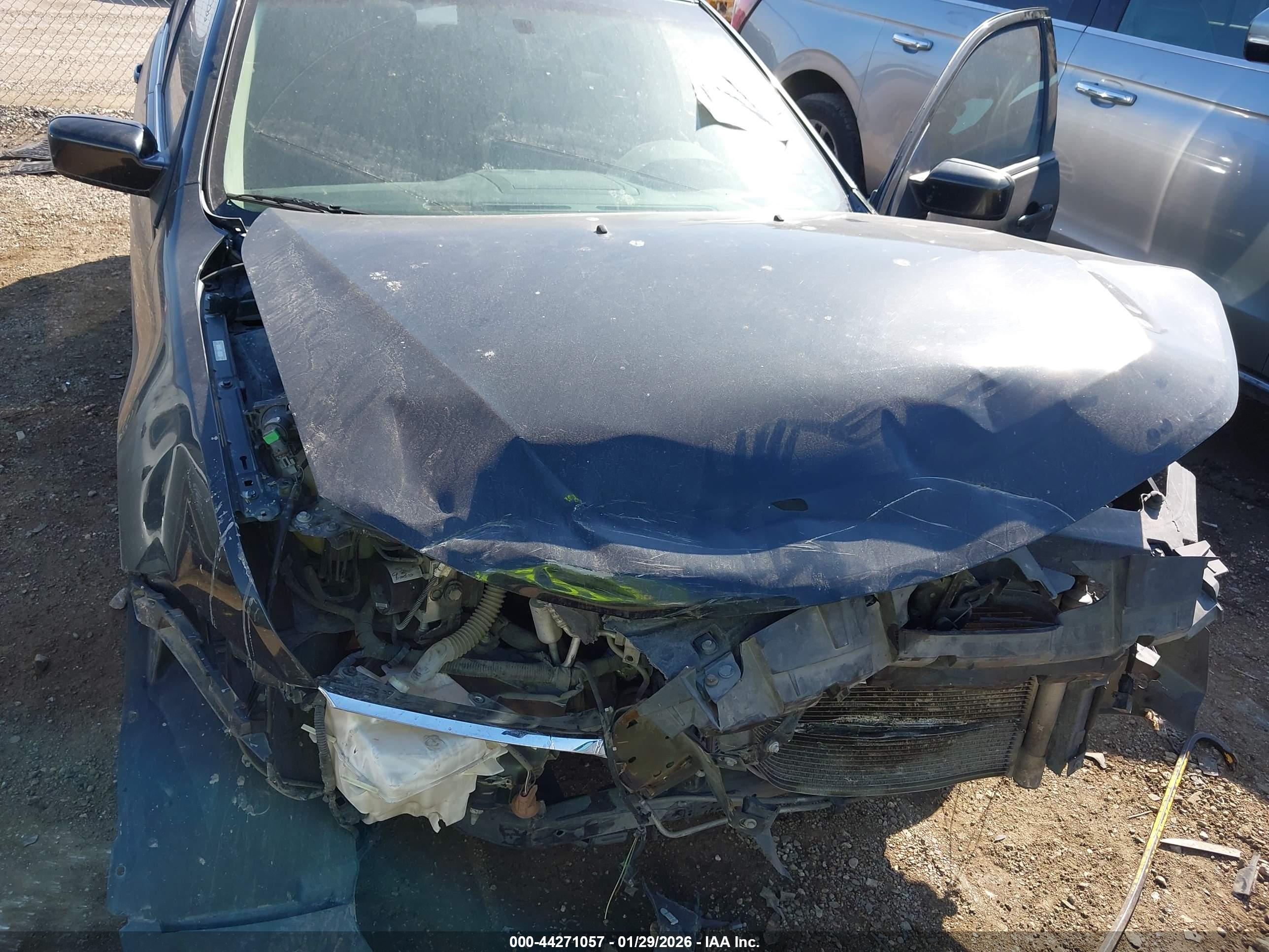 FORD FUSION image 6