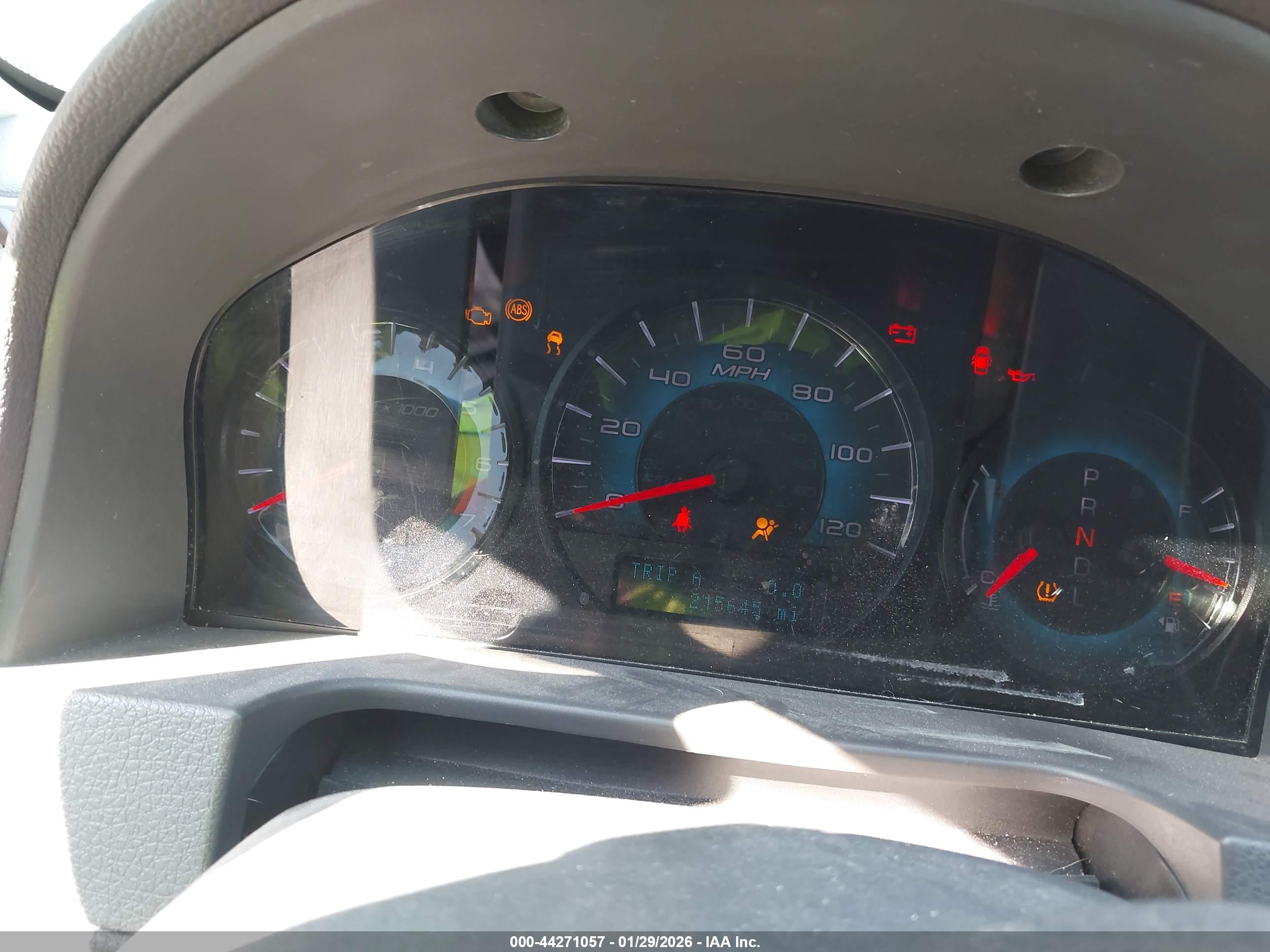 FORD FUSION image 7
