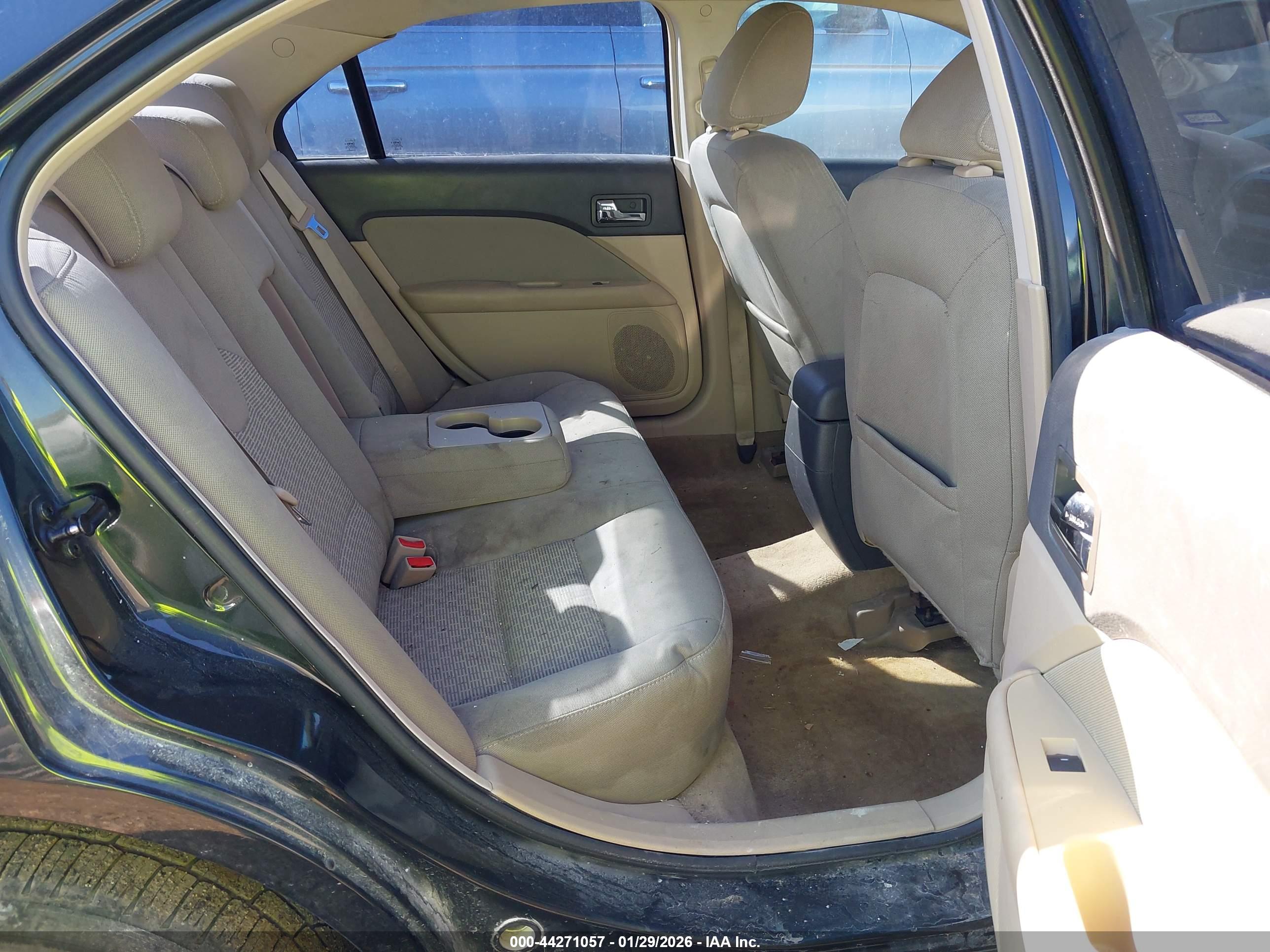 FORD FUSION image 8