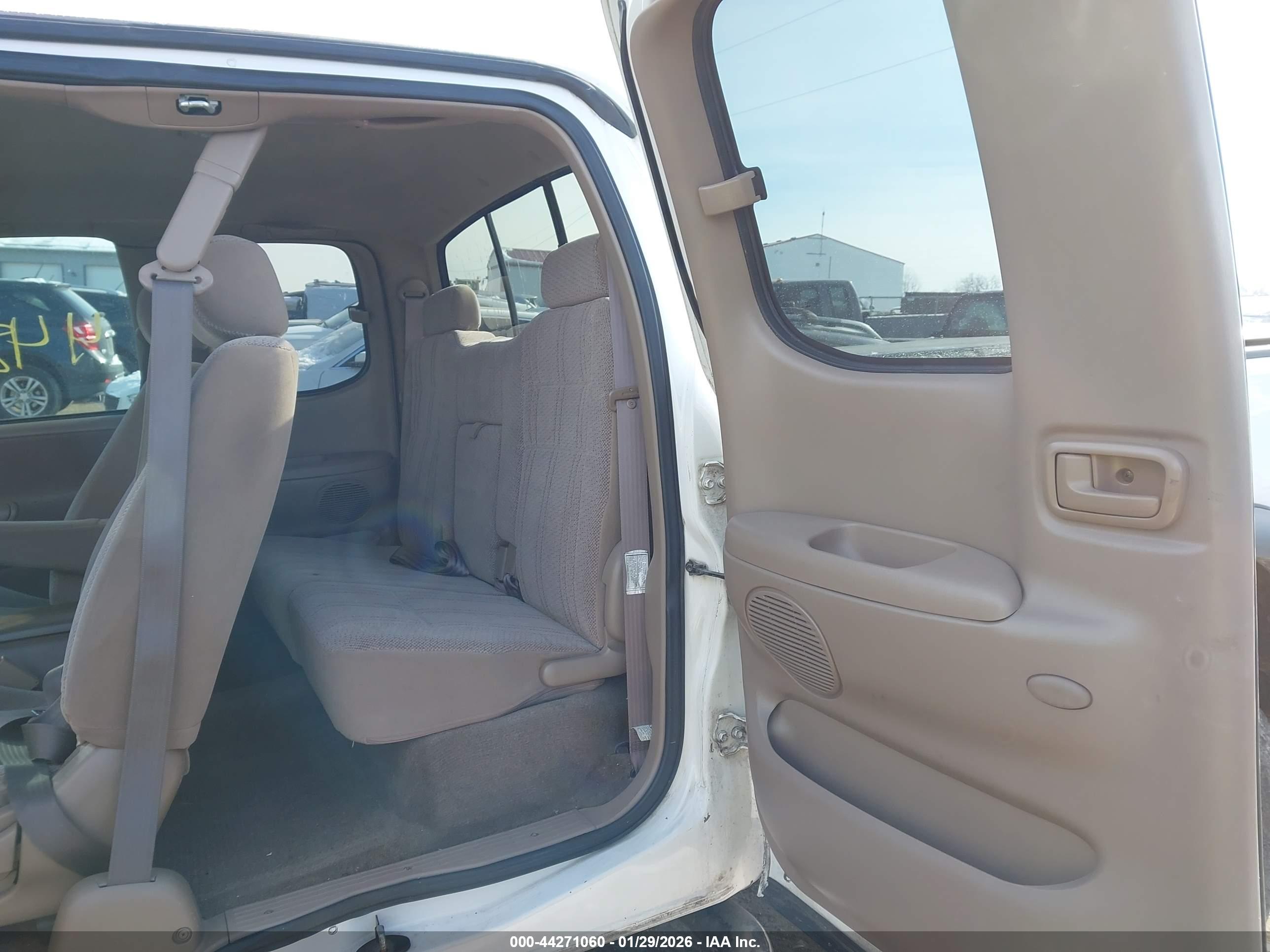 TOYOTA TUNDRA image 8