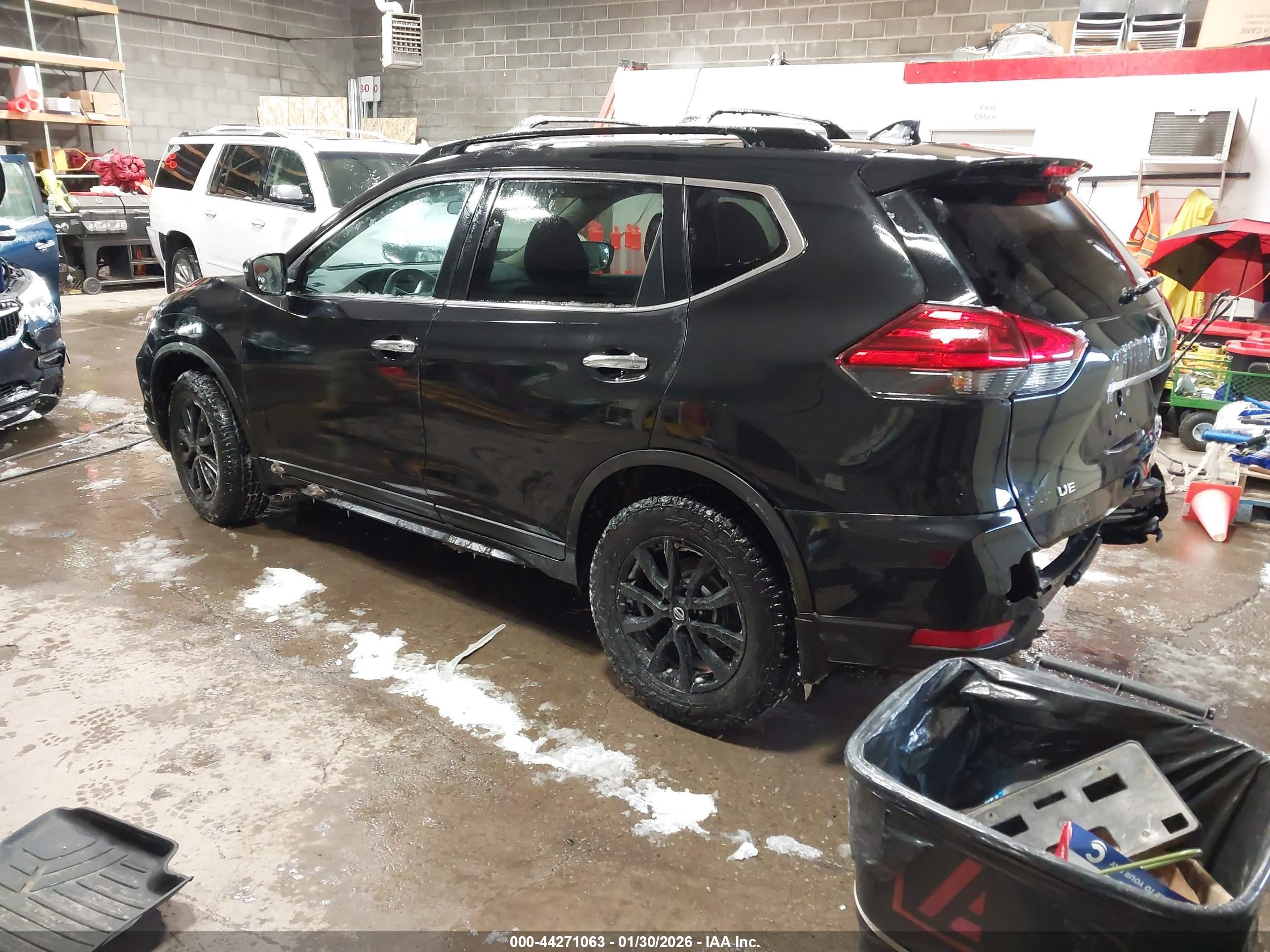 NISSAN ROGUE image 3