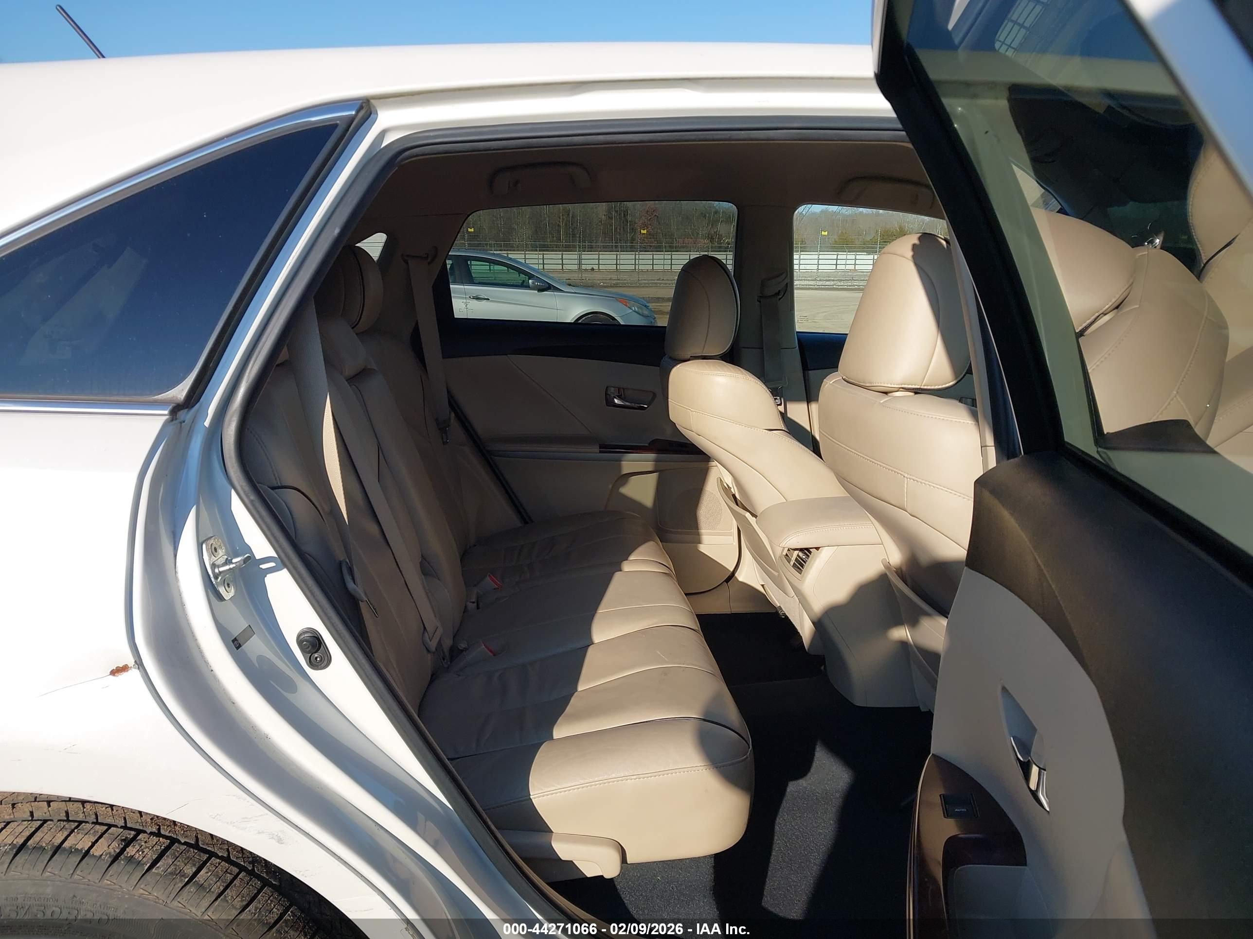 TOYOTA VENZA image 8