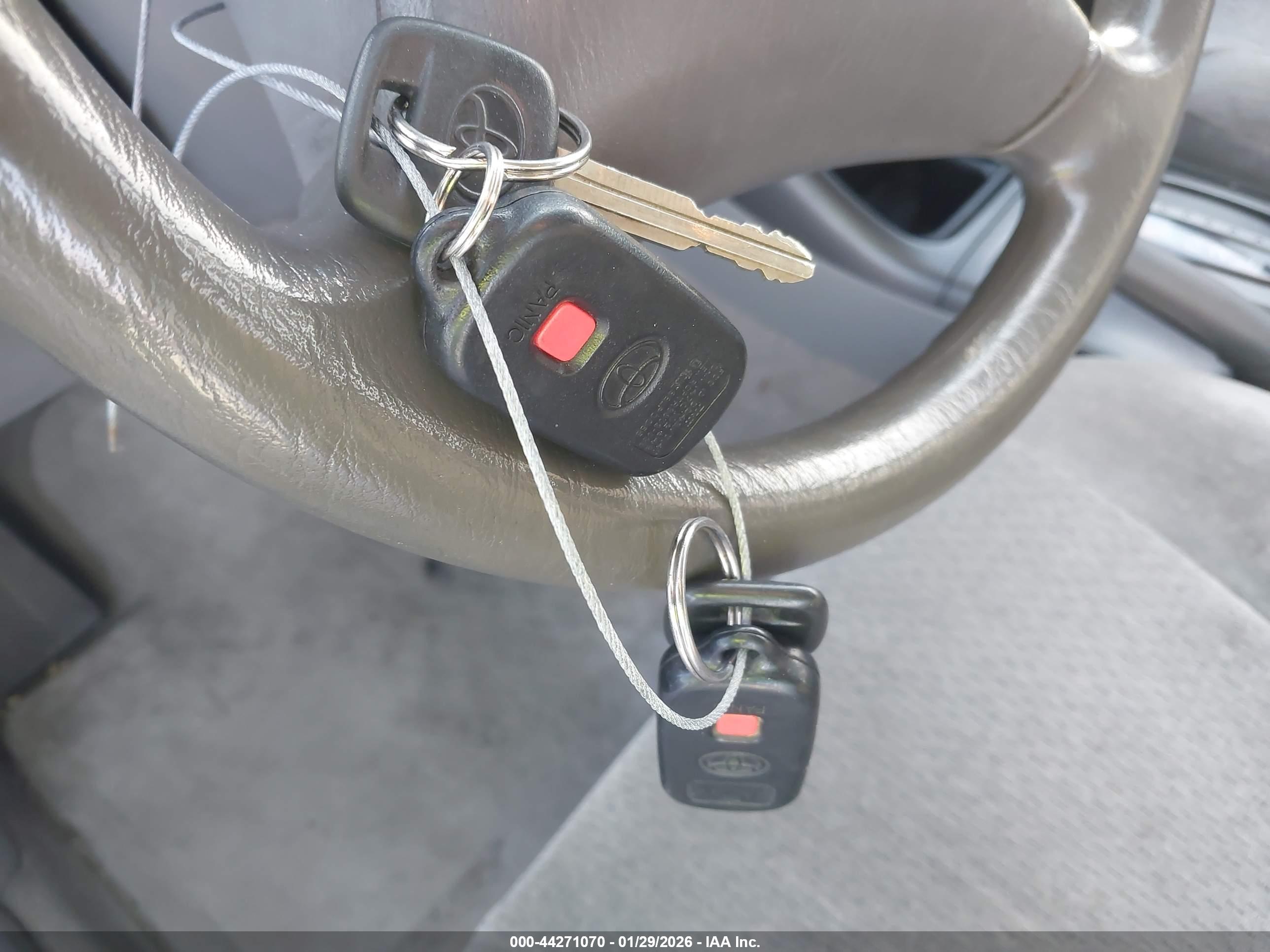 TOYOTA CAMRY image 11
