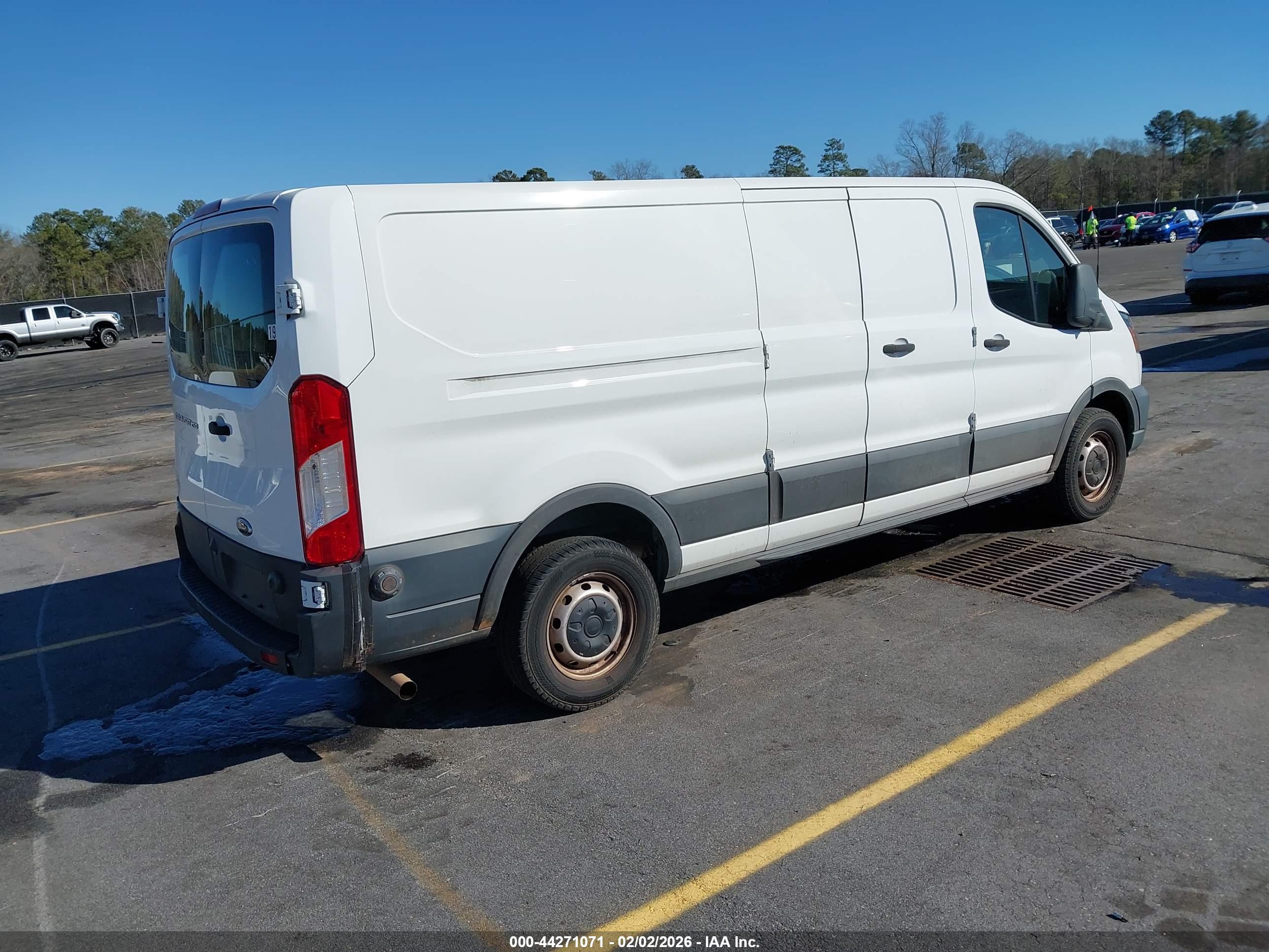 FORD TRANSIT-250 image 4