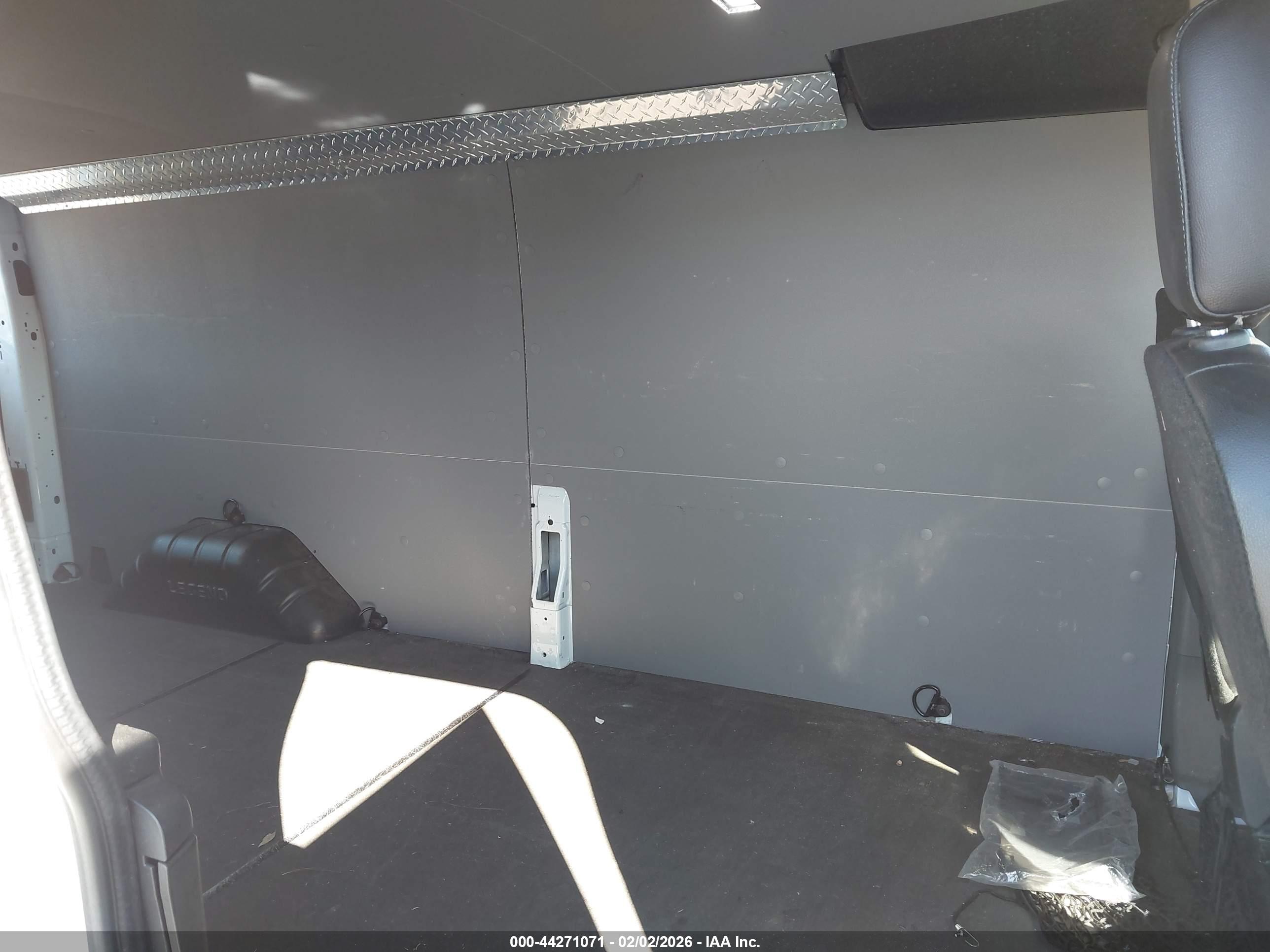 FORD TRANSIT-250 image 8