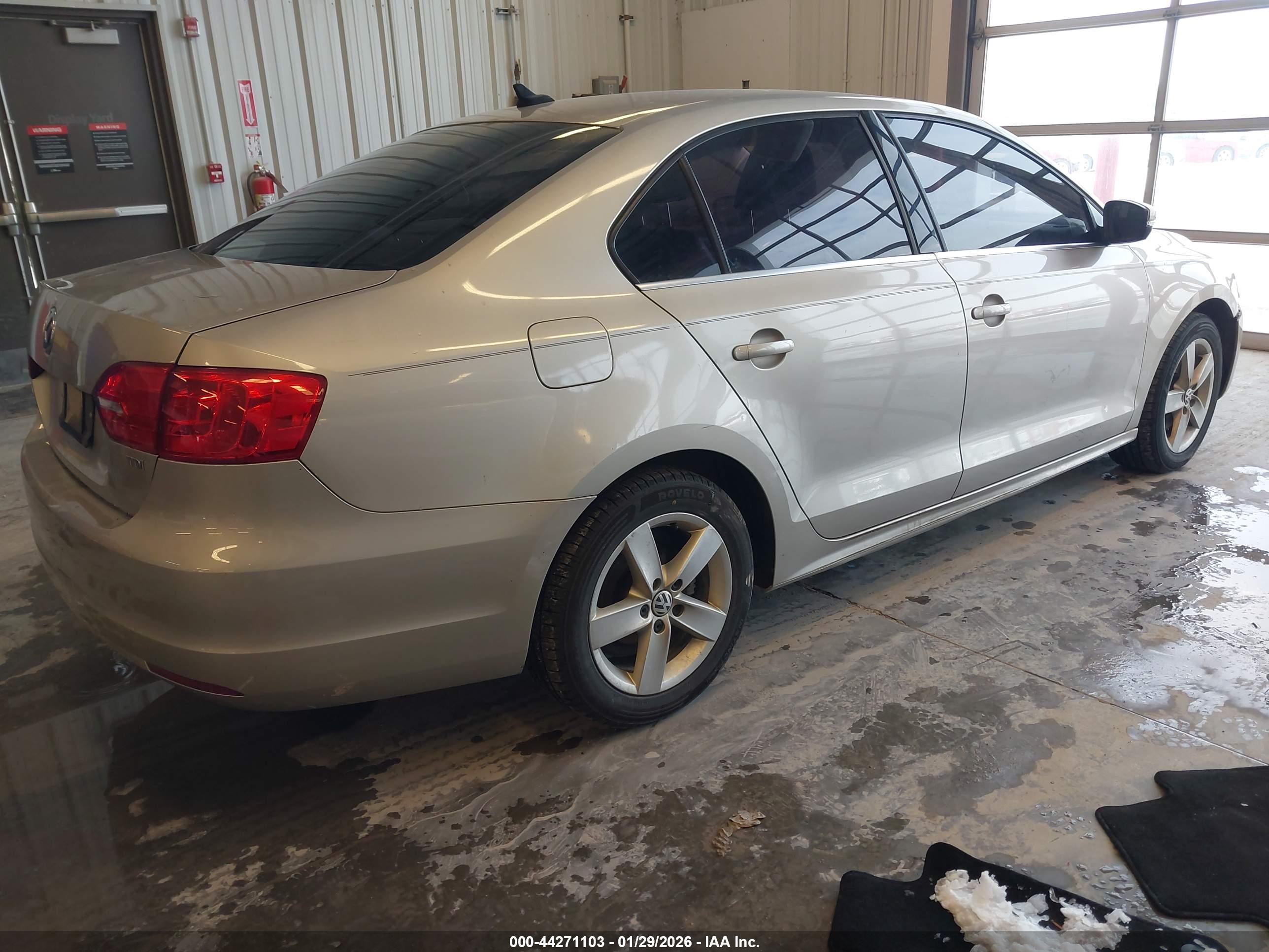 VOLKSWAGEN JETTA image 4