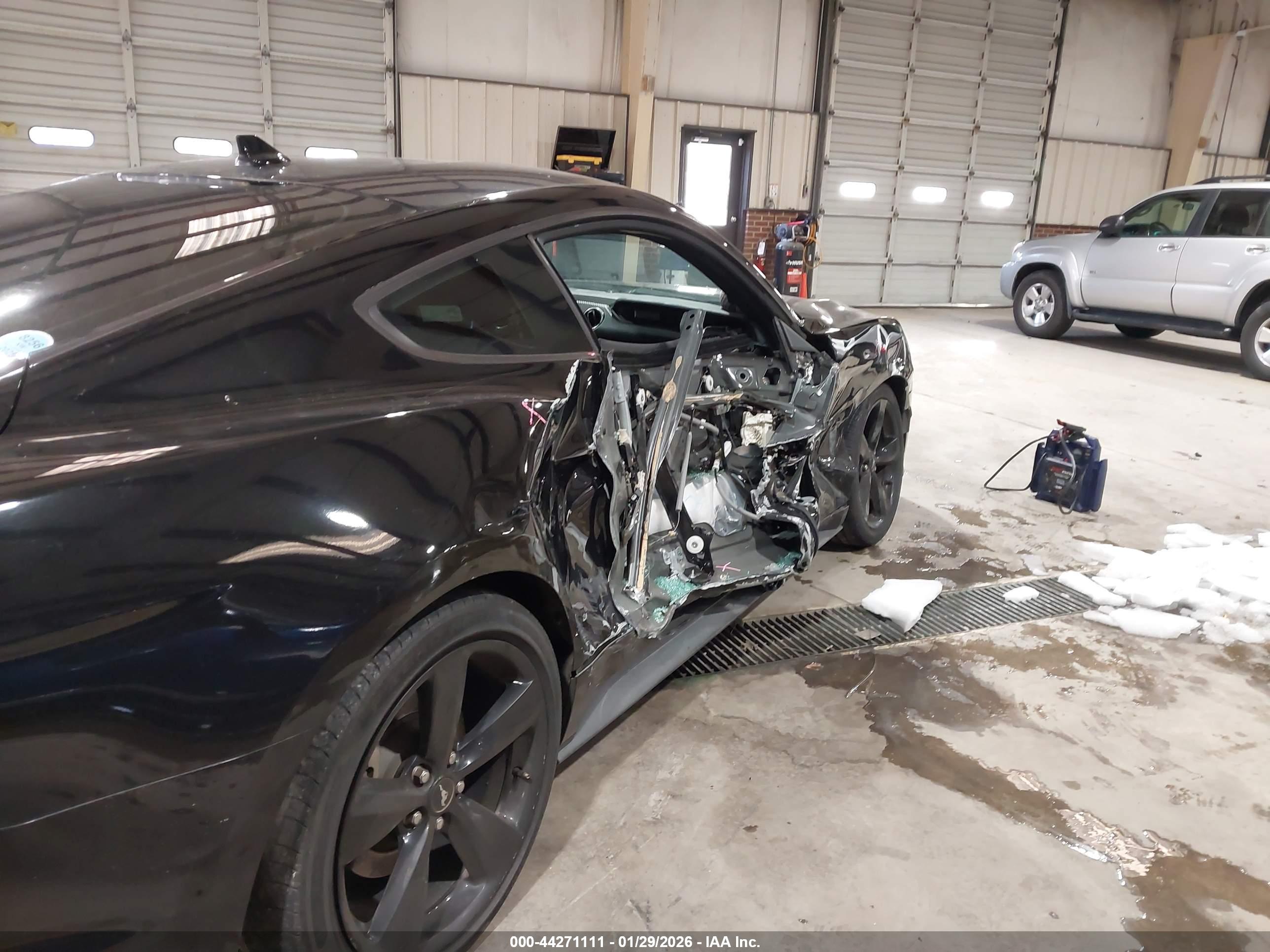 FORD MUSTANG image 6