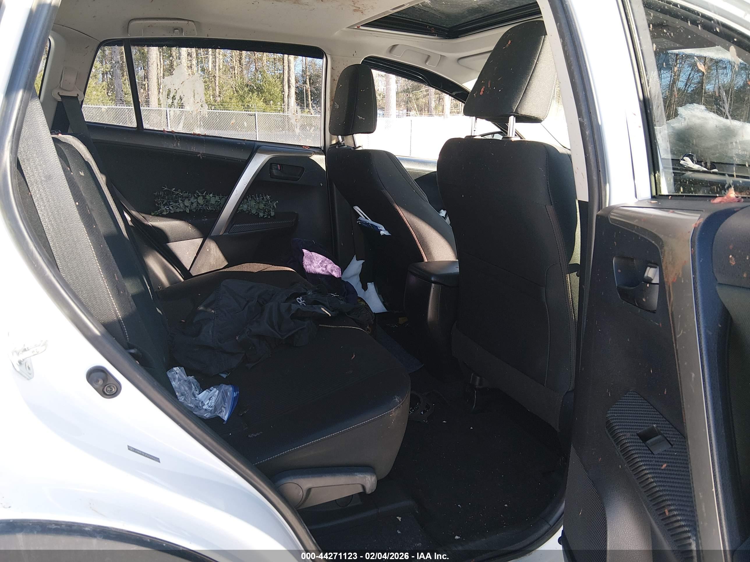 TOYOTA RAV4 image 8