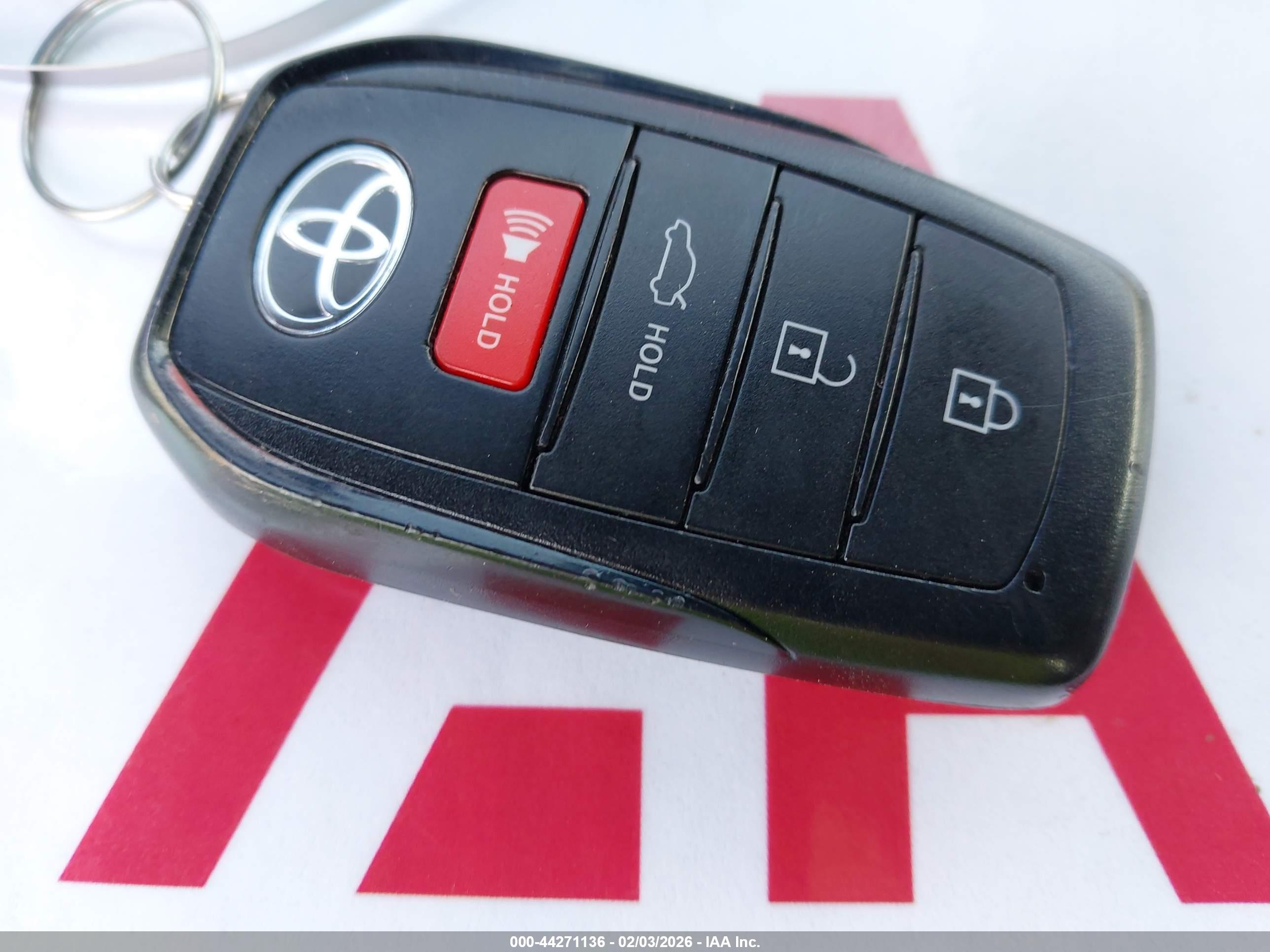TOYOTA CAMRY image 11