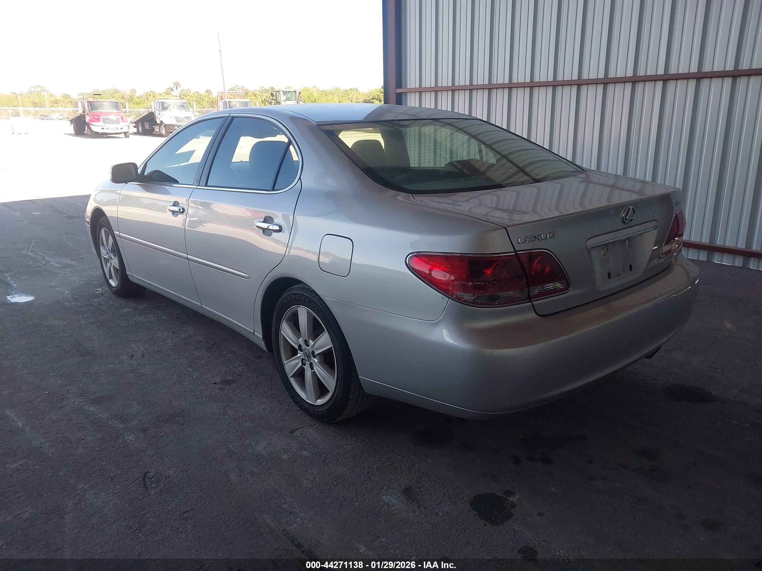 LEXUS ES image 3