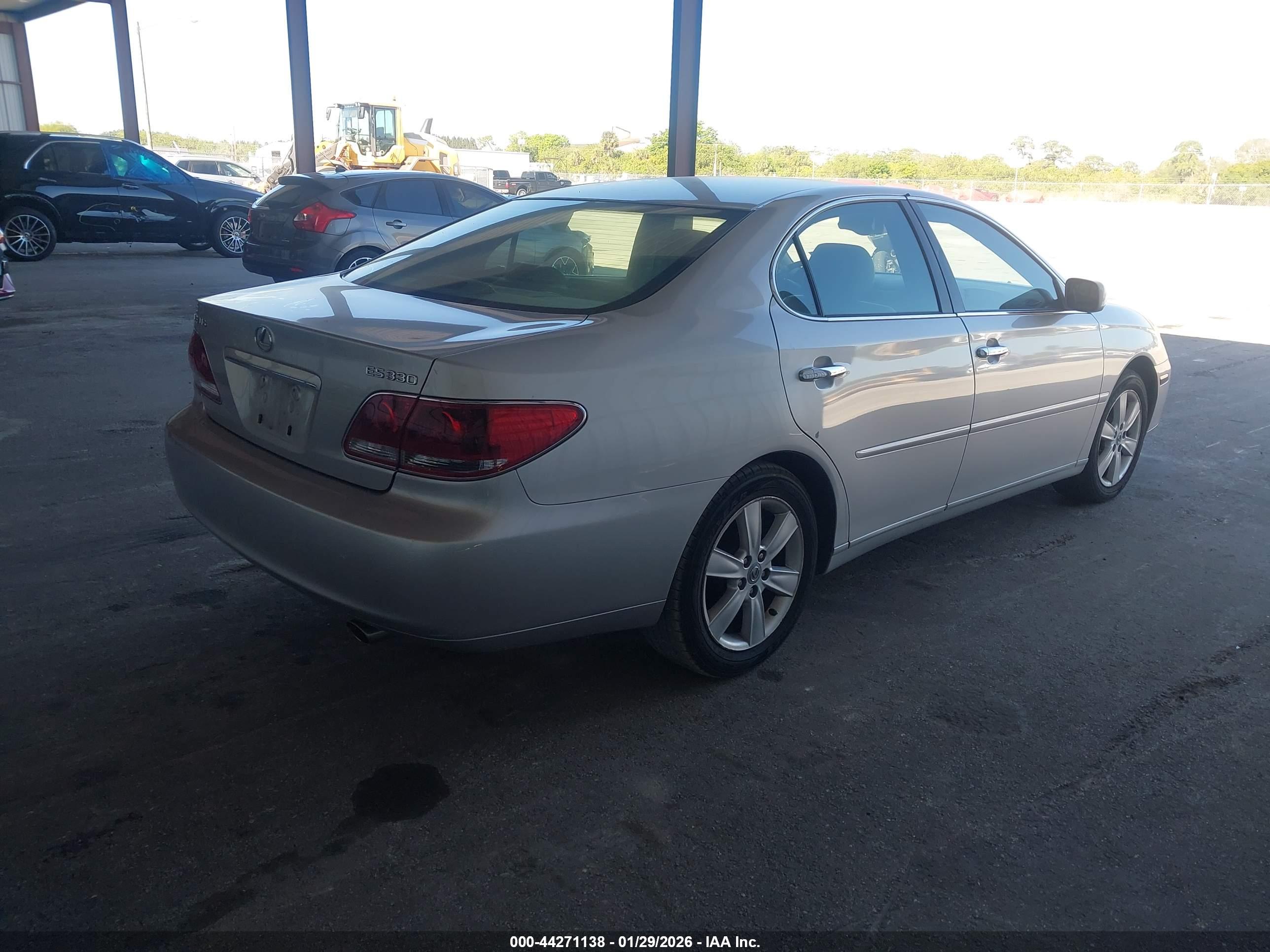 LEXUS ES image 4