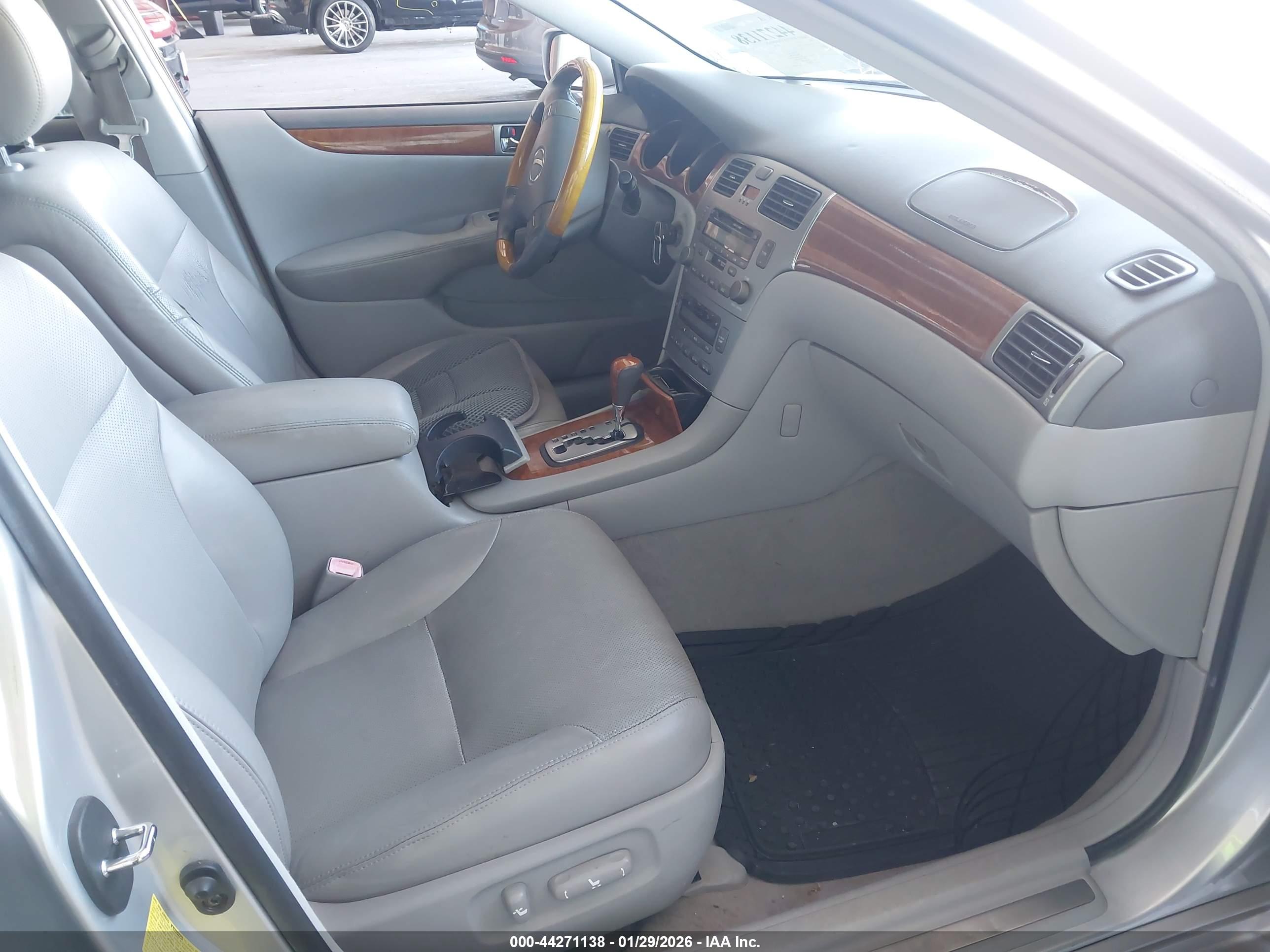 LEXUS ES image 5