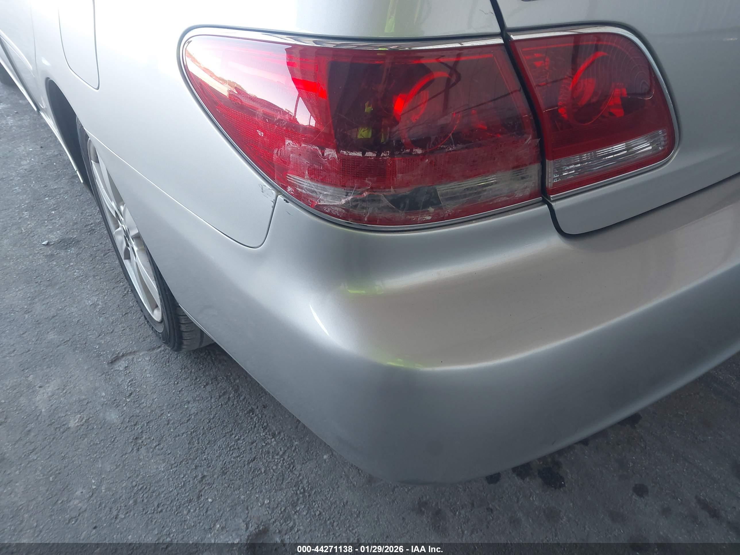 LEXUS ES image 6
